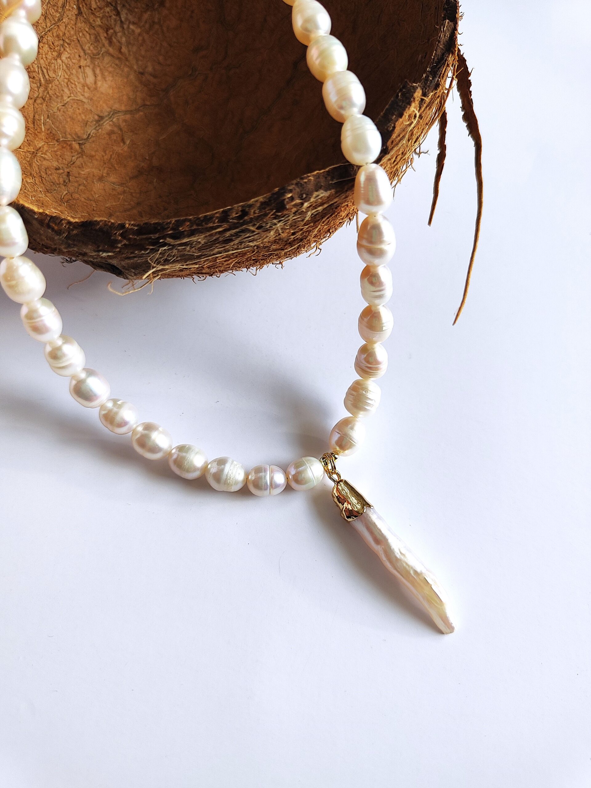 Upinių perlų vėrinys