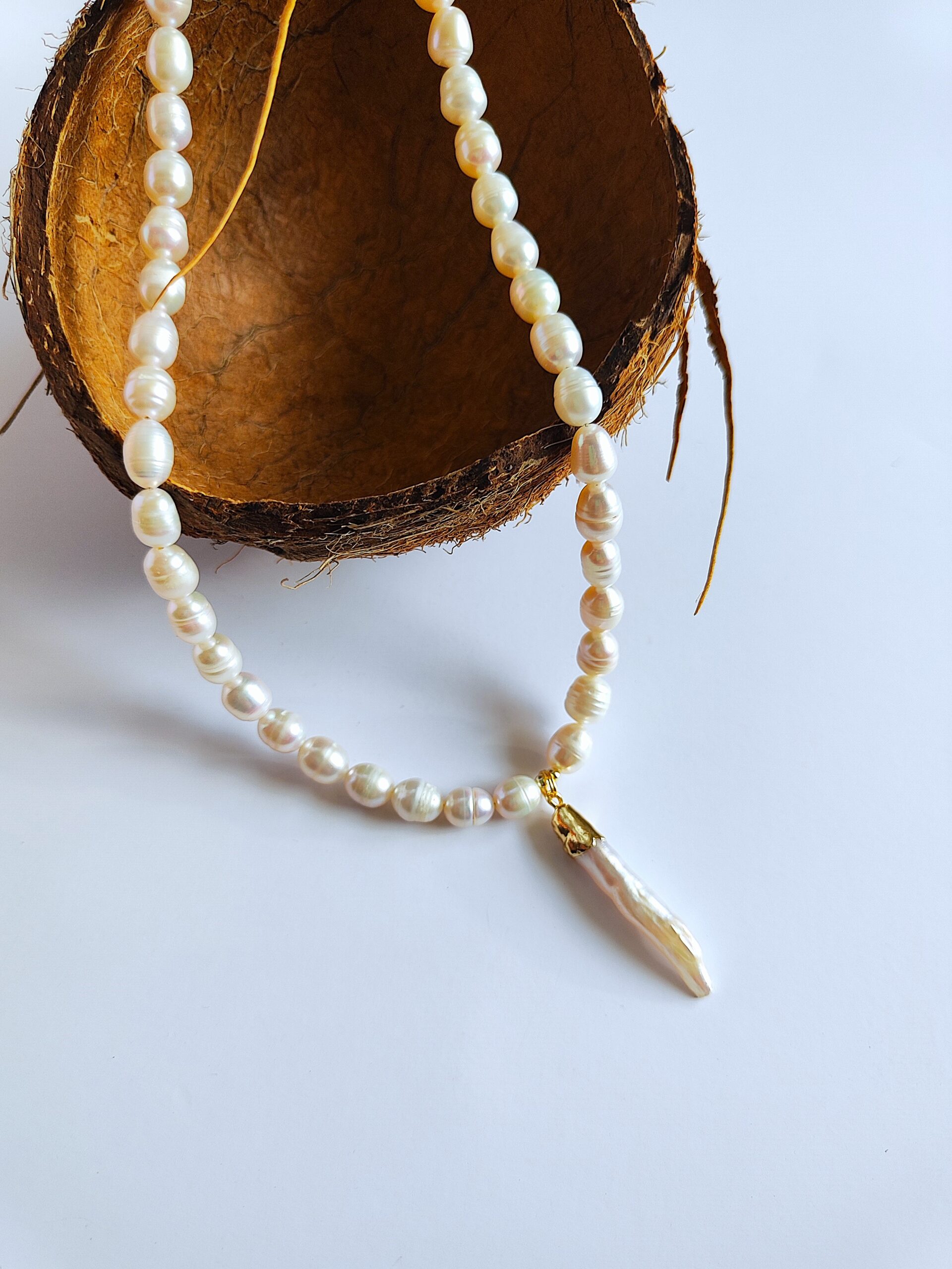 Upinių perlų vėrinys