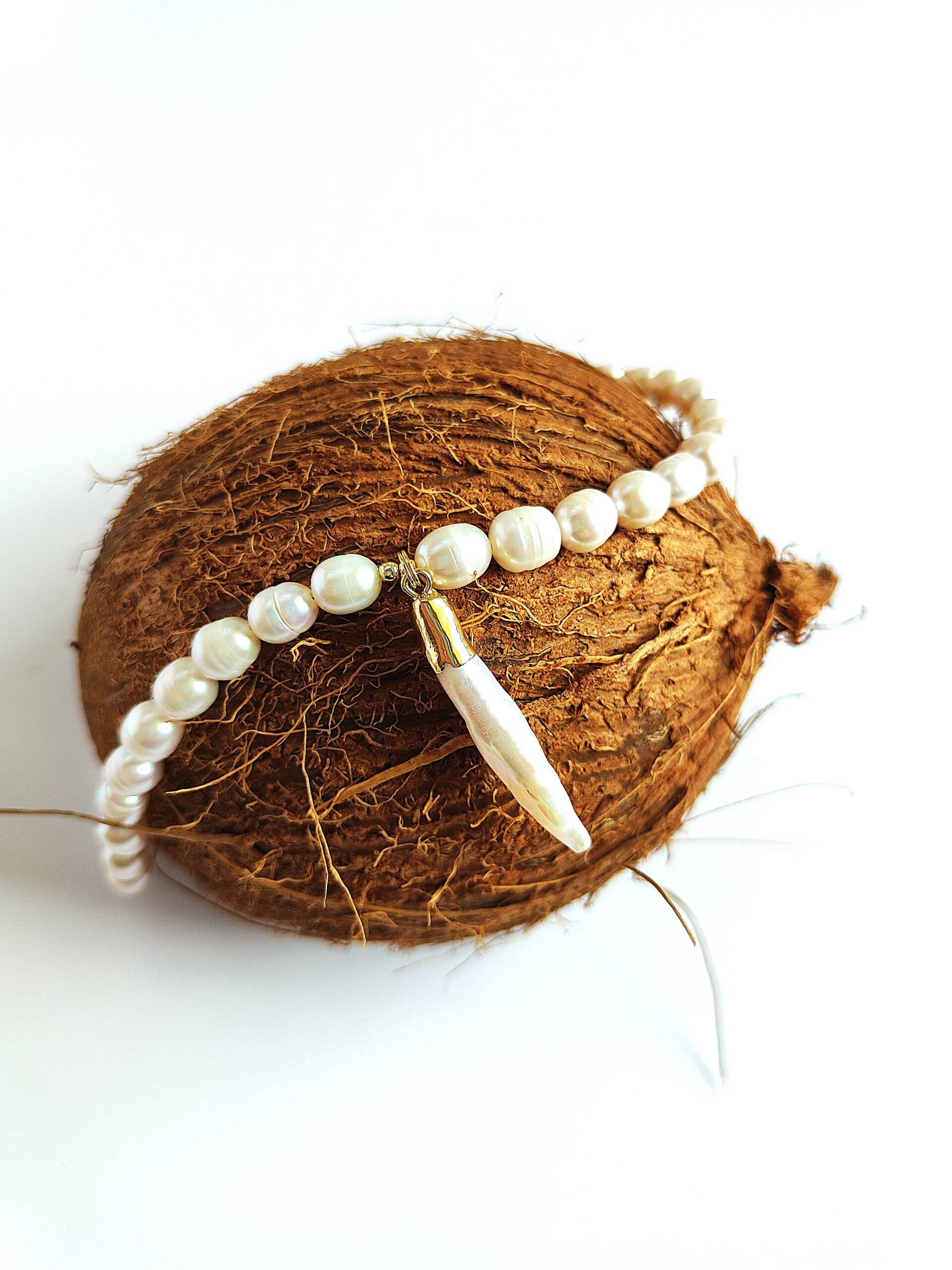 Upinių perlų vėrinys