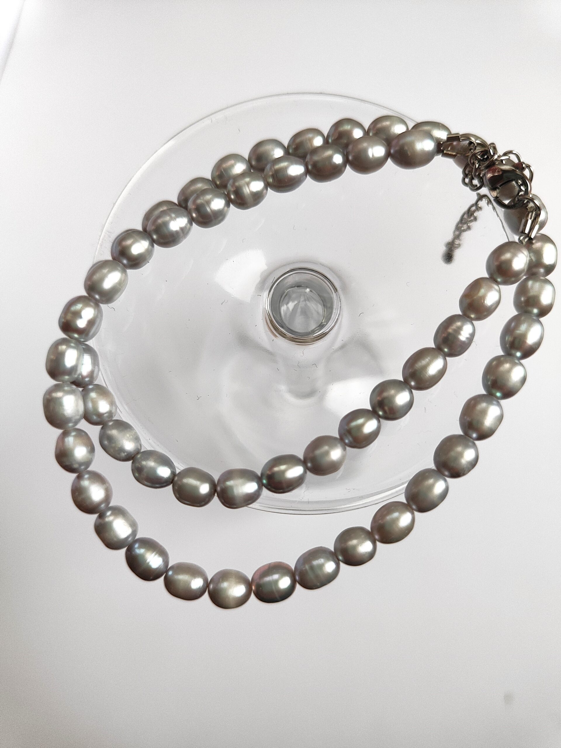 Upinių perlų vėrinys