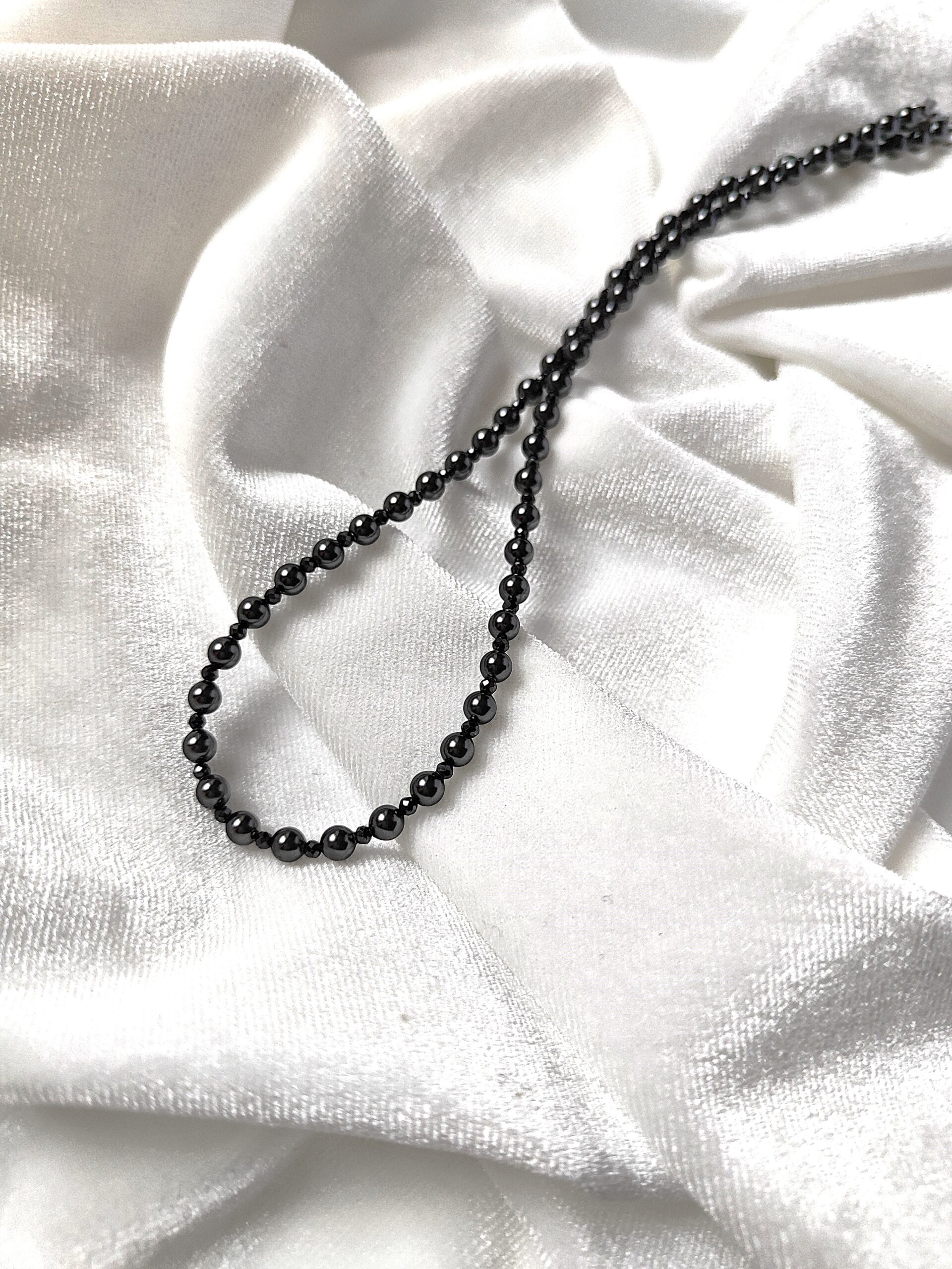 Stiklo perlų ir cirkonio vėrinys