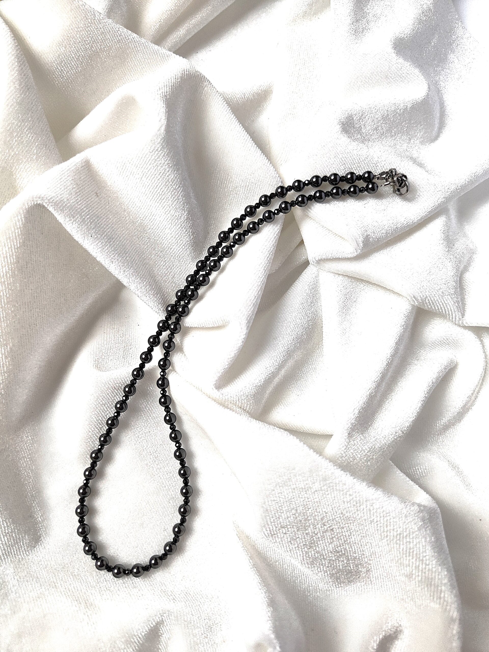 Stiklo perlų ir cirkonio vėrinys