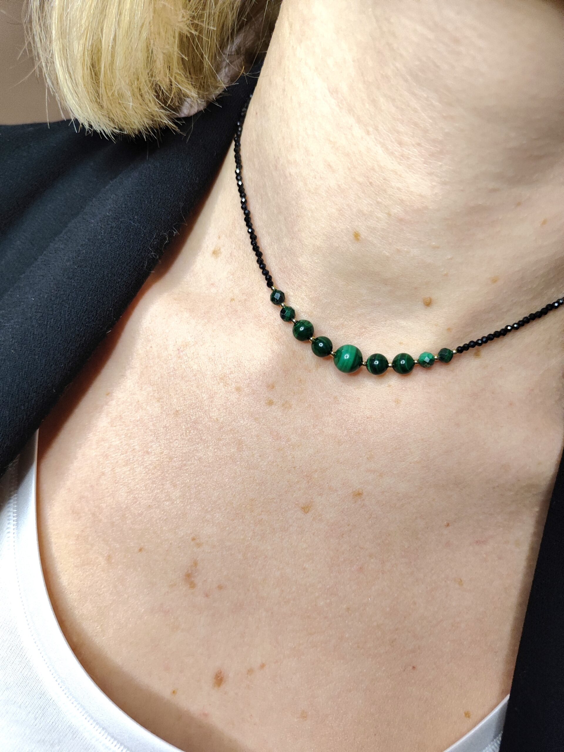 Malachito ir špinelio vėrinys