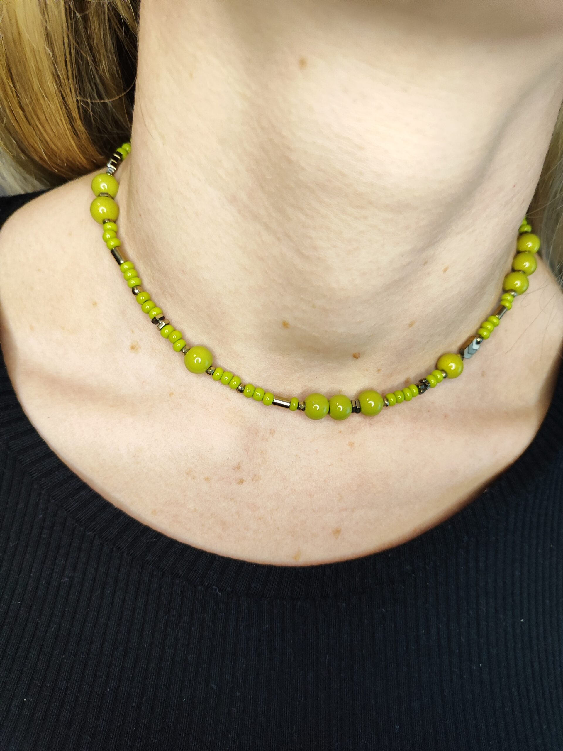 Samaninės spalvos čekiško stiklo vėrinys