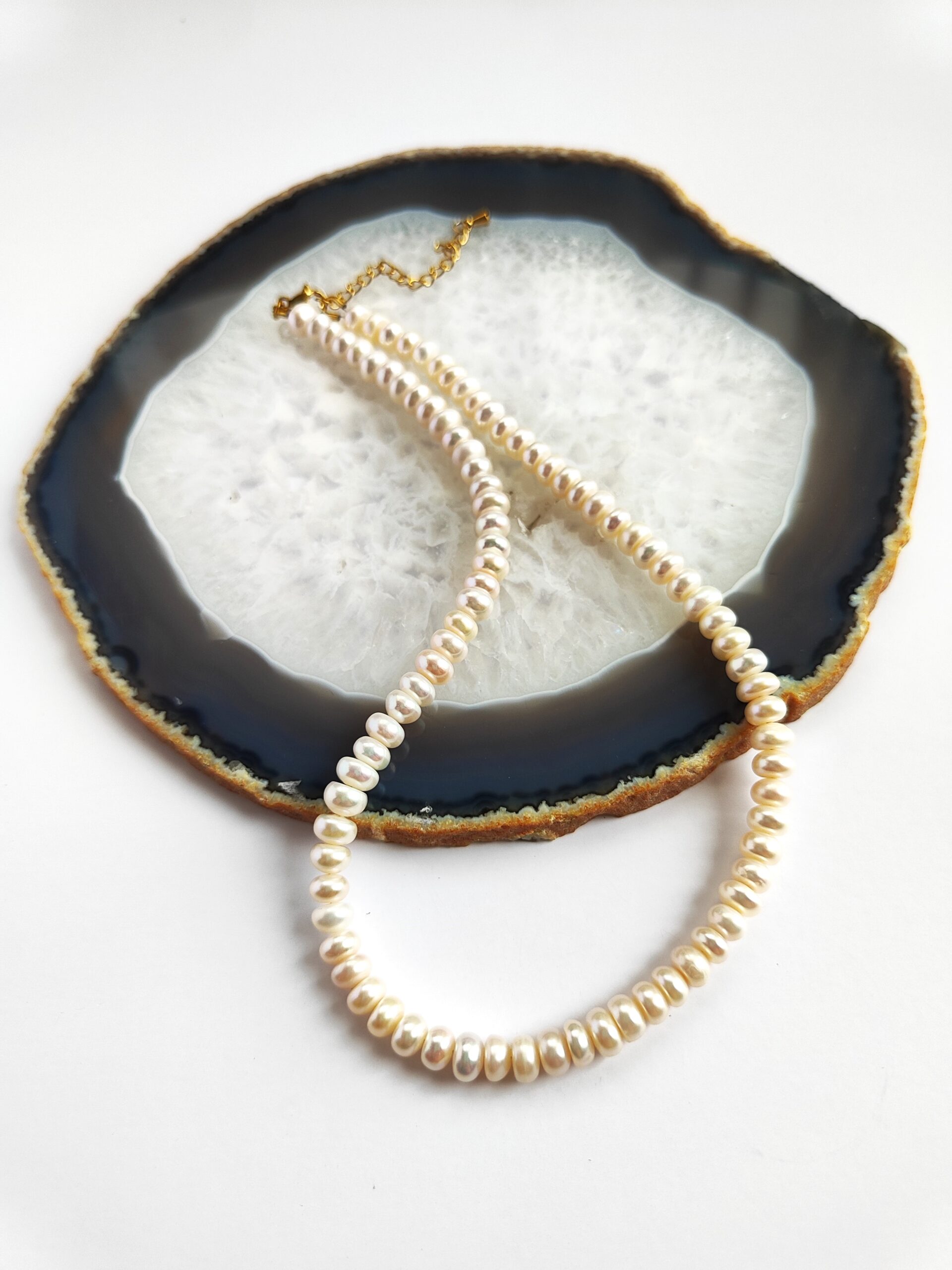 Upinių perlų vėrinys