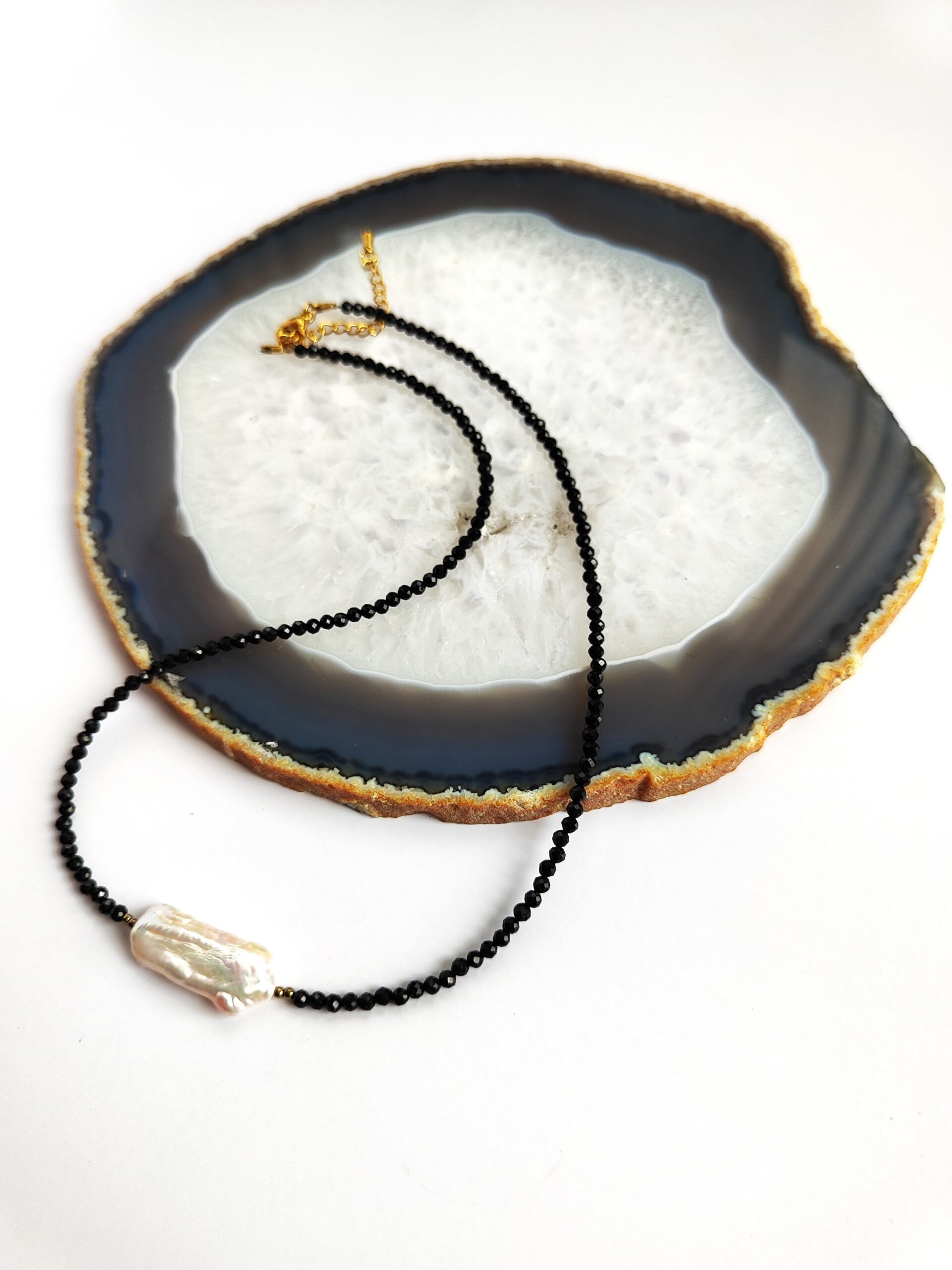 Špinelio ir baroko stiliaus perlo vėrinys