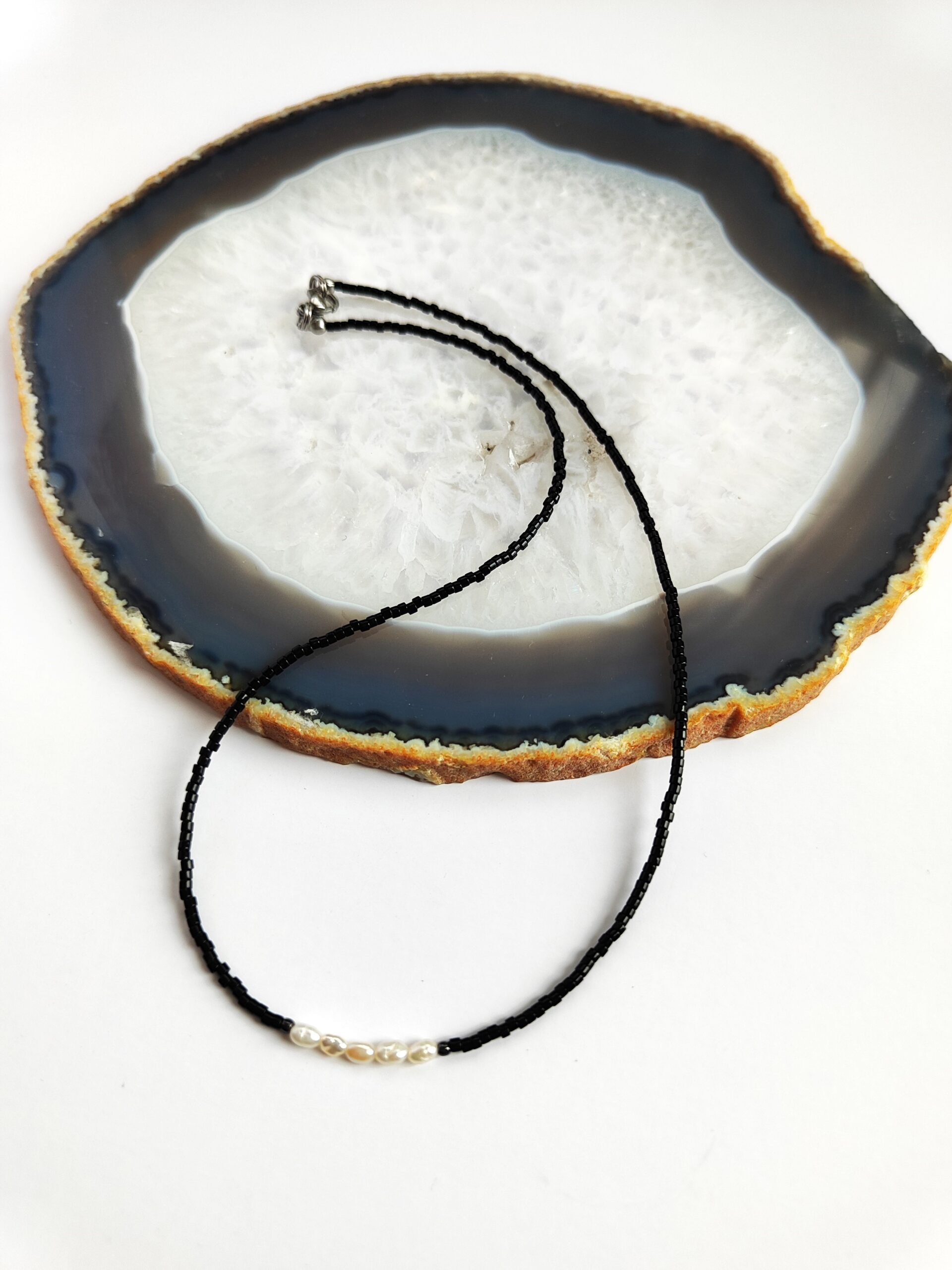 Stiklo ir upinių perlų vėrinys