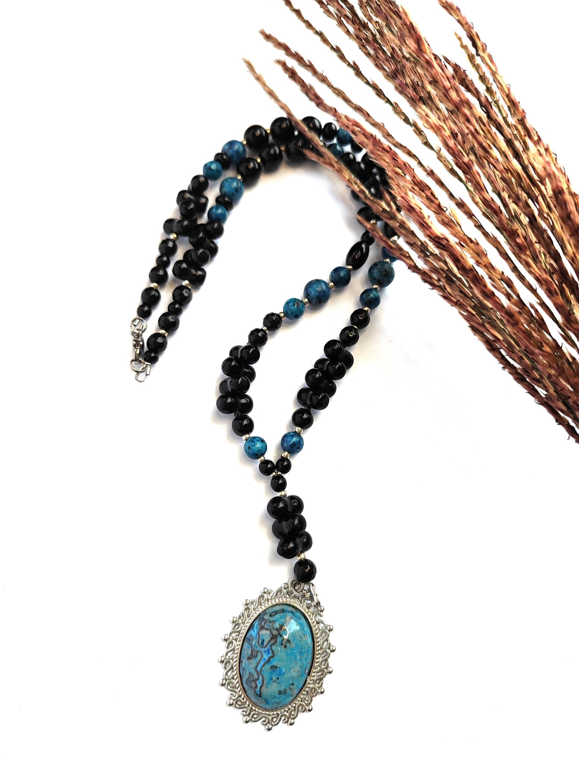 Onikso ir žadeito vėrinys