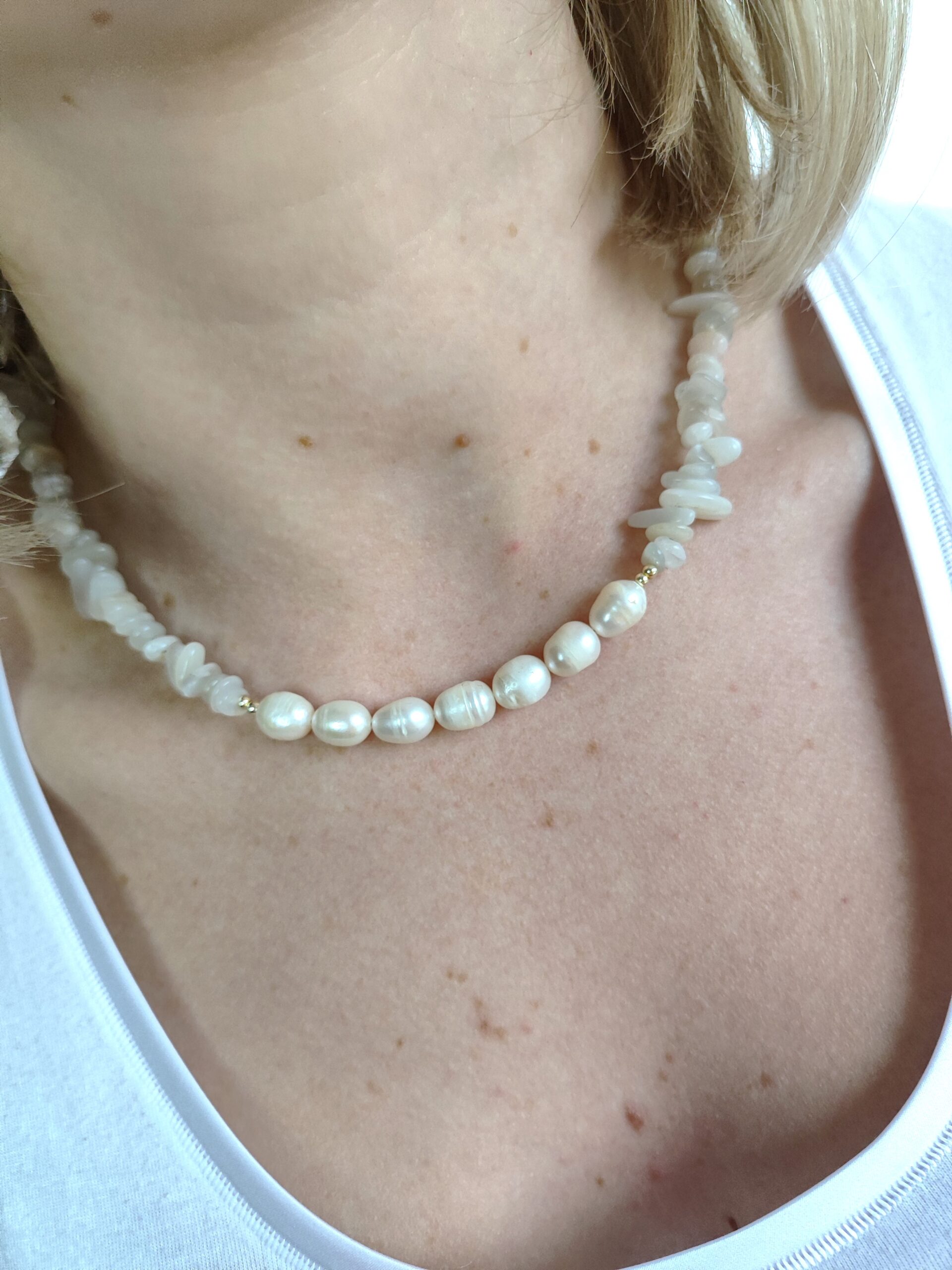 Mėnulio akmens ir upinių perlų vėrinys