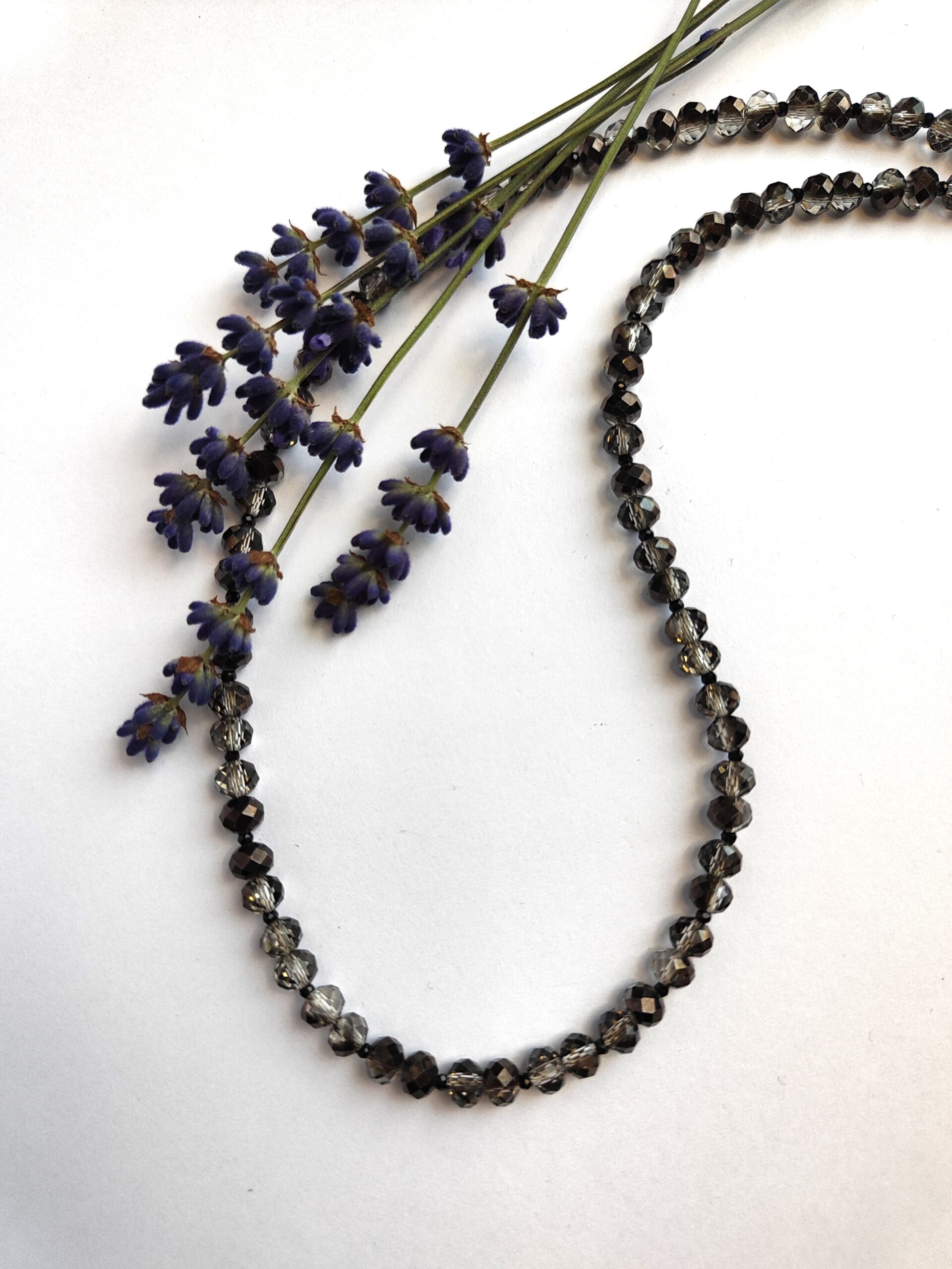 Kristalų vėrinys su špineliu