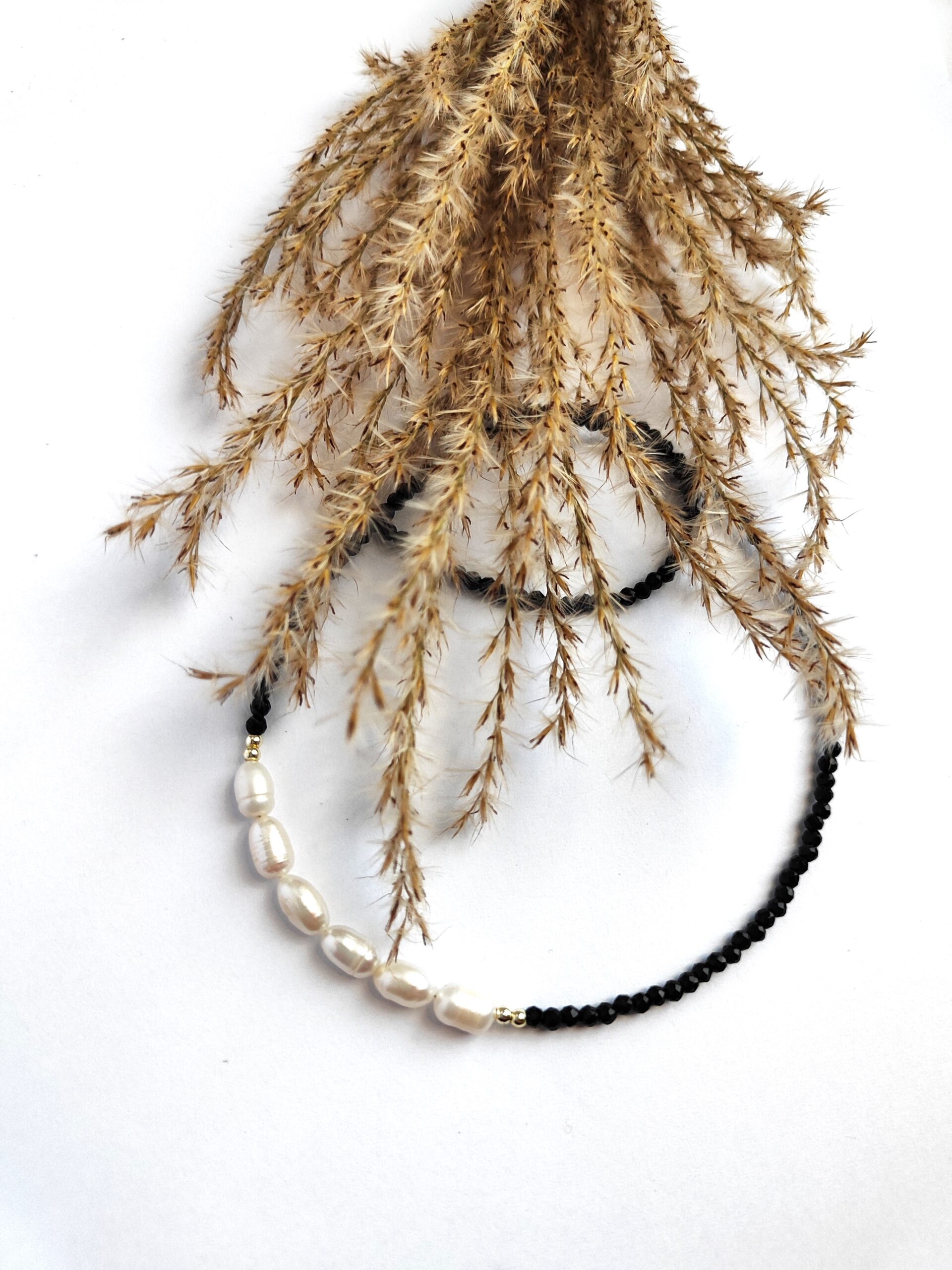 Onikso ir upinių perlų vėrinys