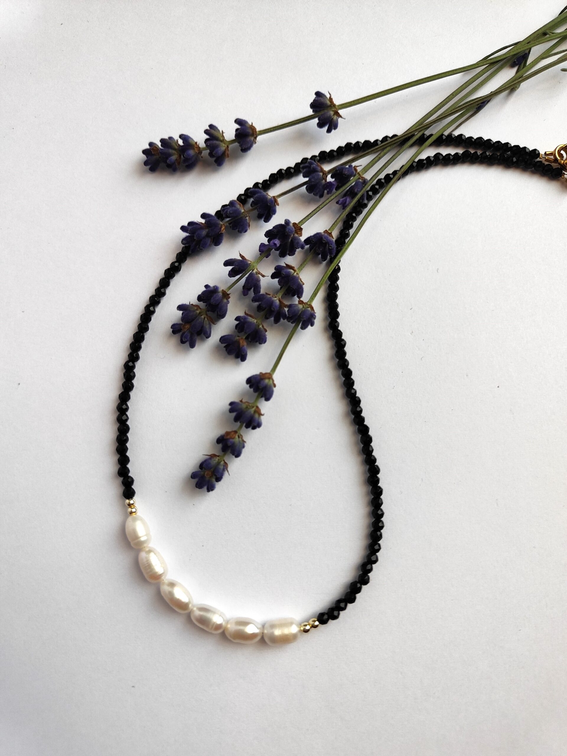 Onikso ir upinių perlų vėrinys