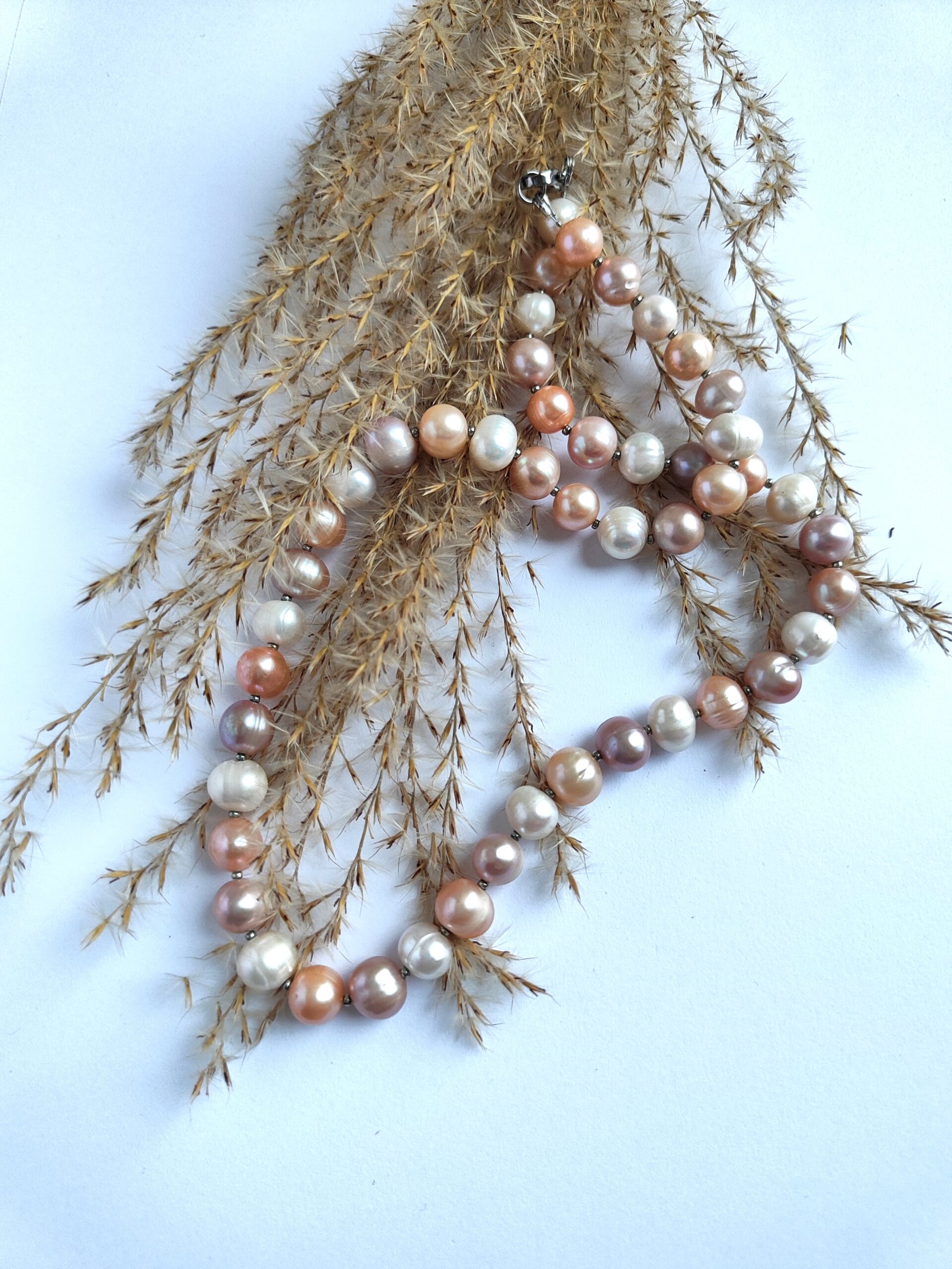 Upinių perlų vėrinys