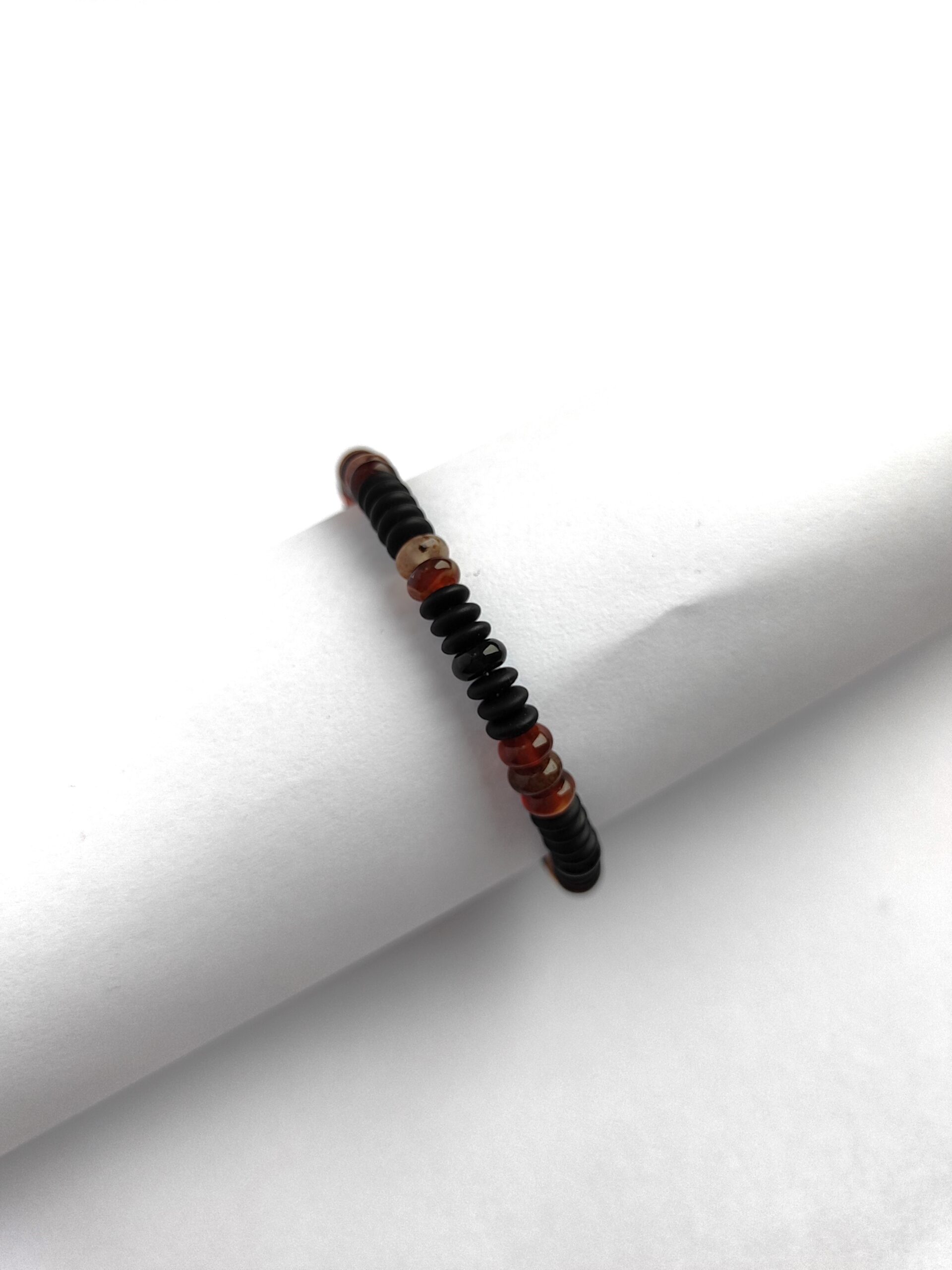 Juodo stiklo ir agato apyrankė