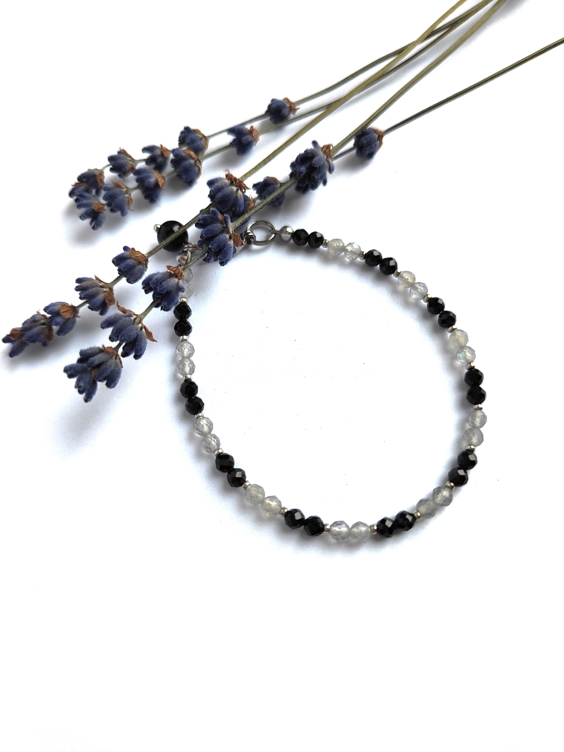 Labradorito ir špinelio apyrankė