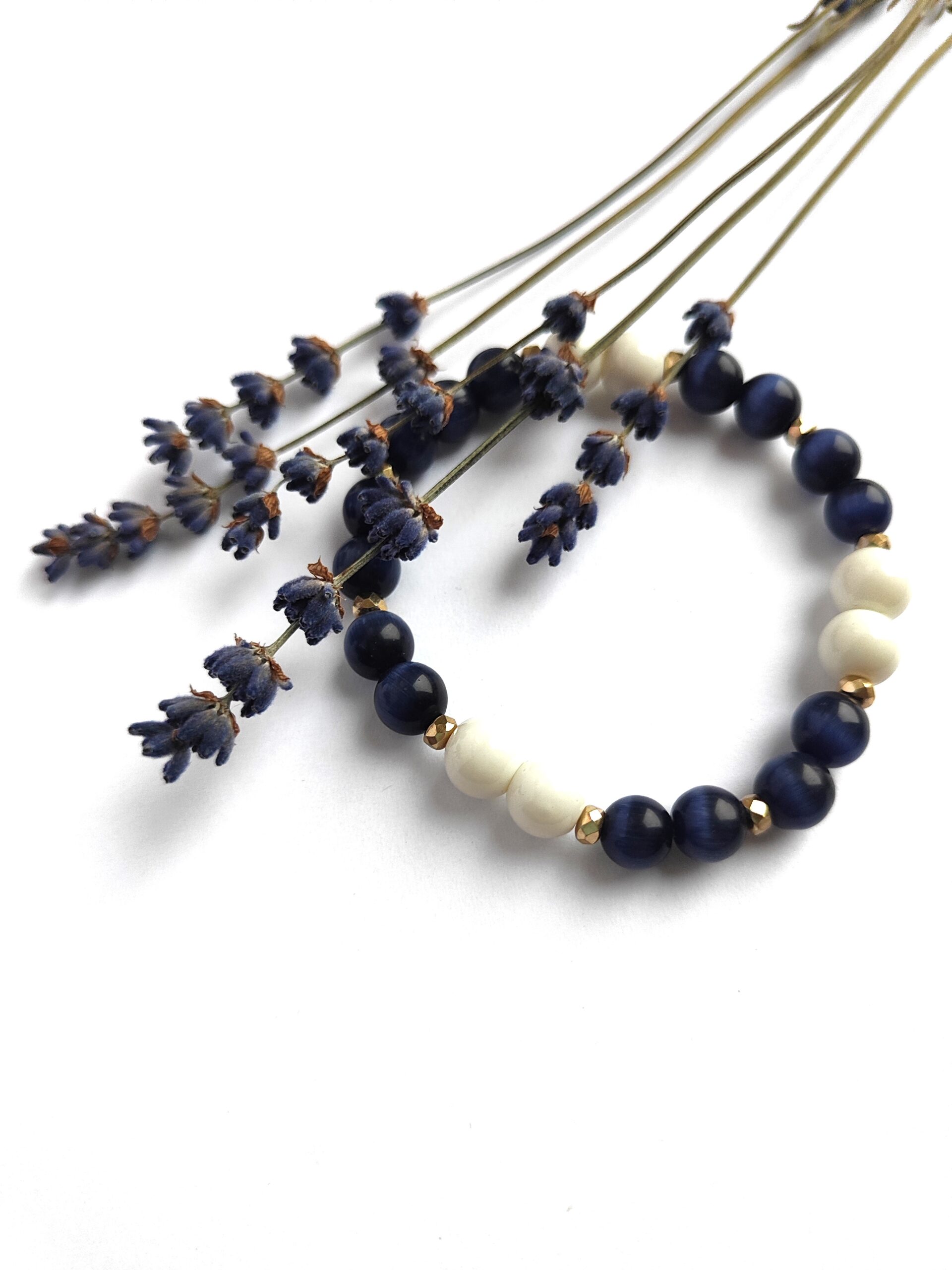 Tamsiai mėlynos spalvos katės akies apyrankė