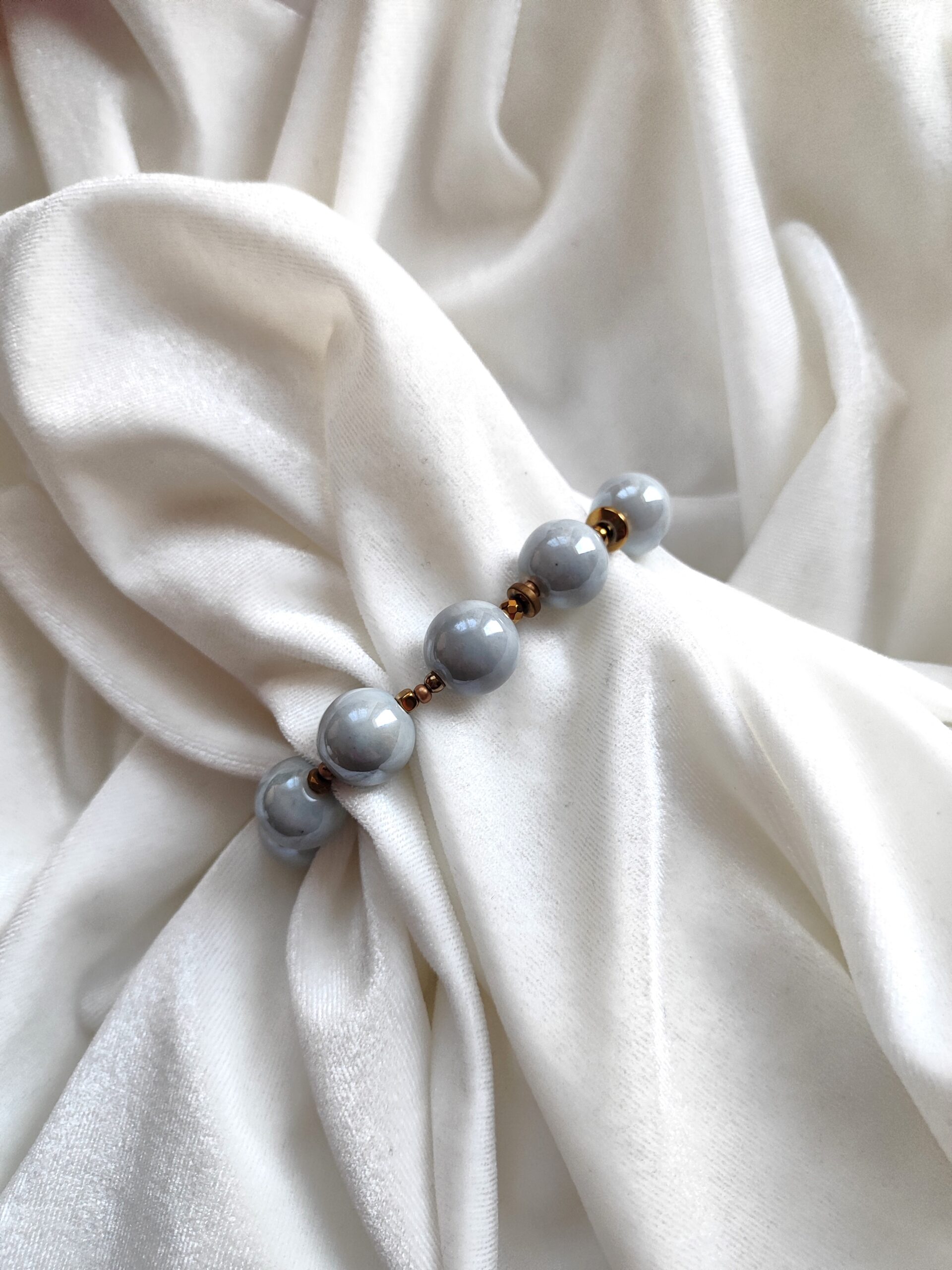 Keramikos ir hematito apyrankė