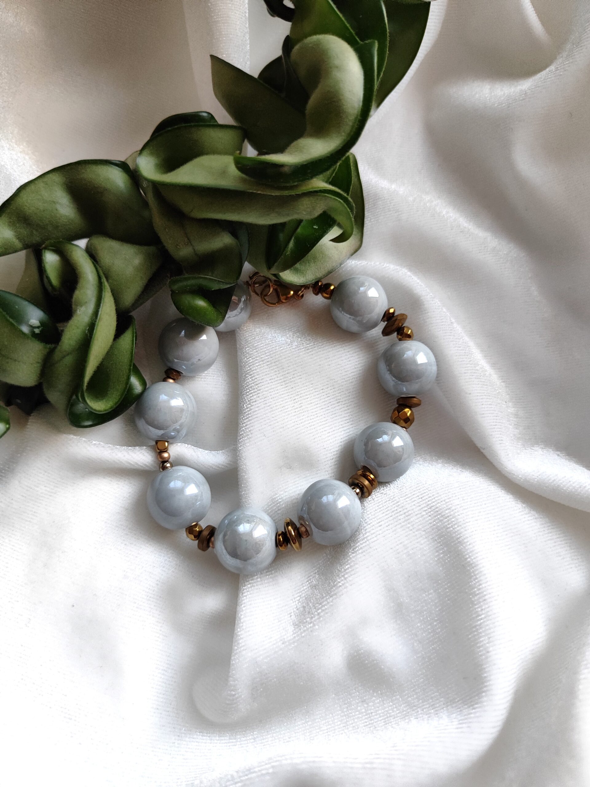 Keramikos ir hematito apyrankė