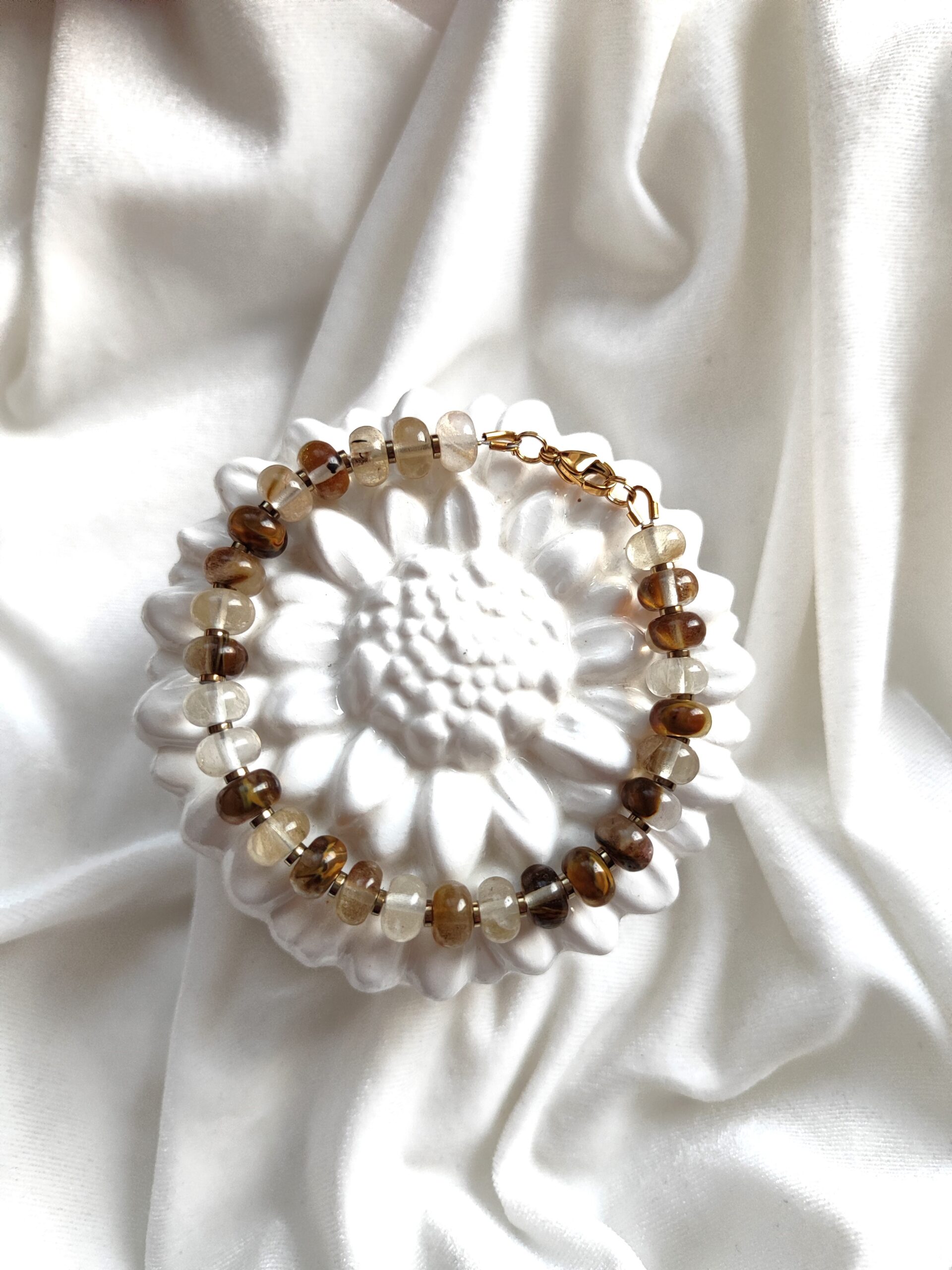 Kvarcų ir hematito apyrankė