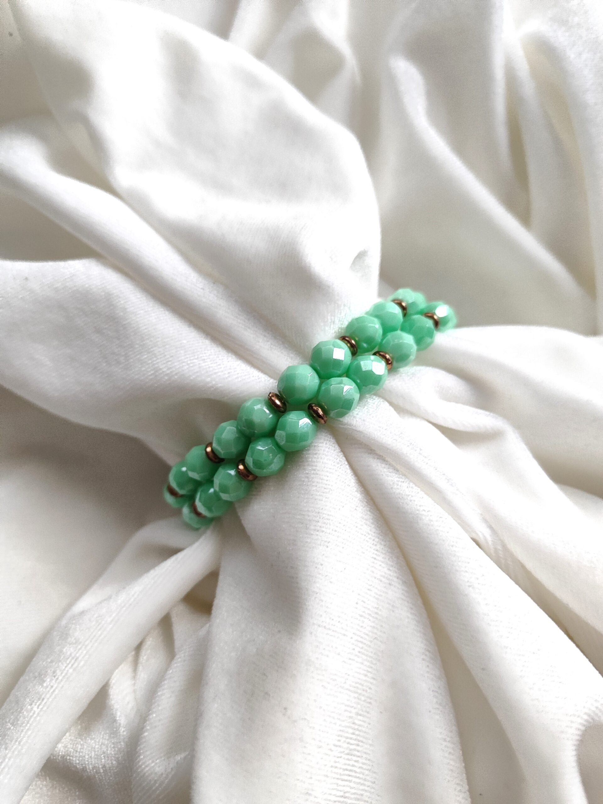 Mėtos spalvos stiklo apyrankės