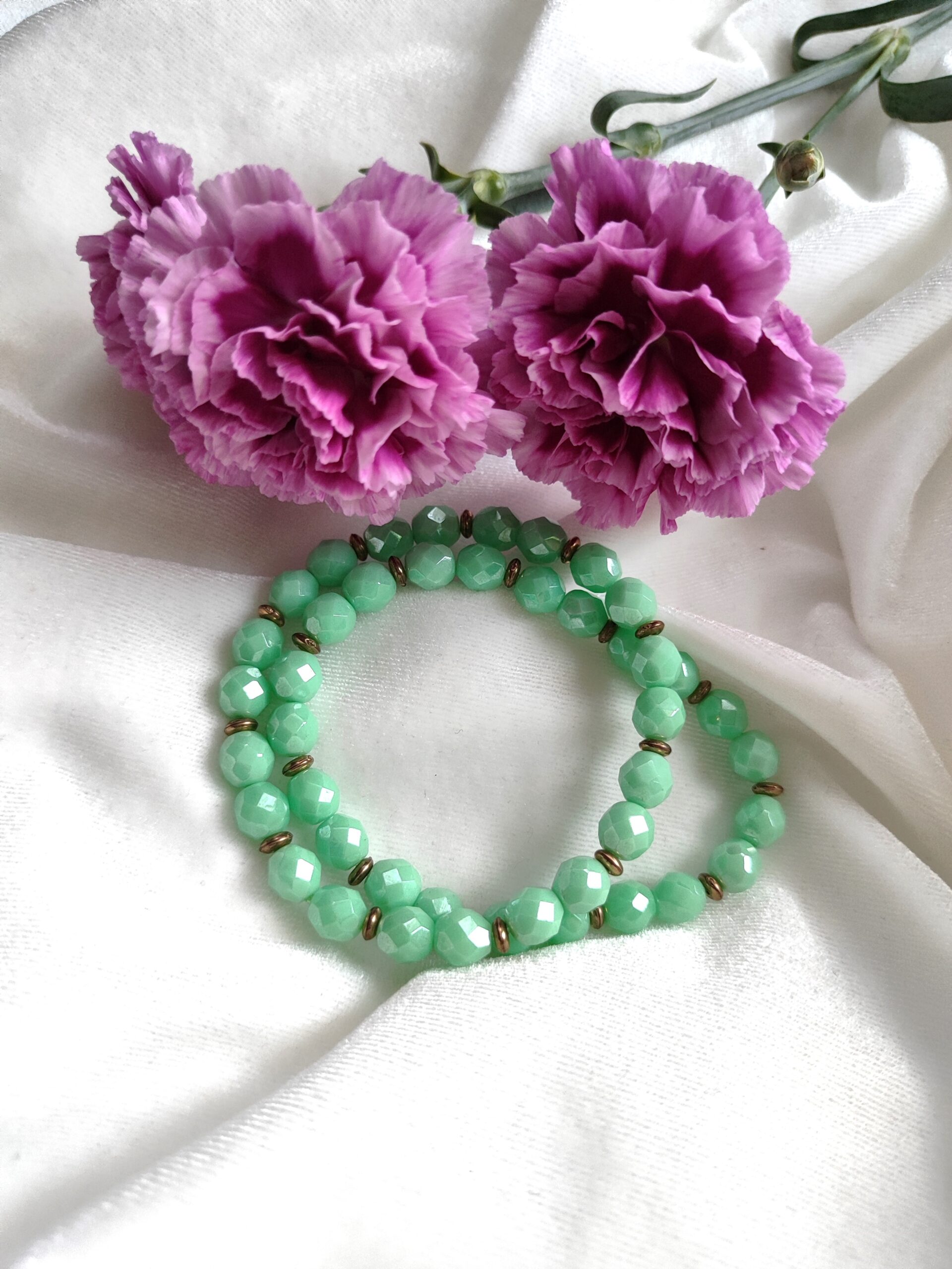 Mėtos spalvos stiklo apyrankės