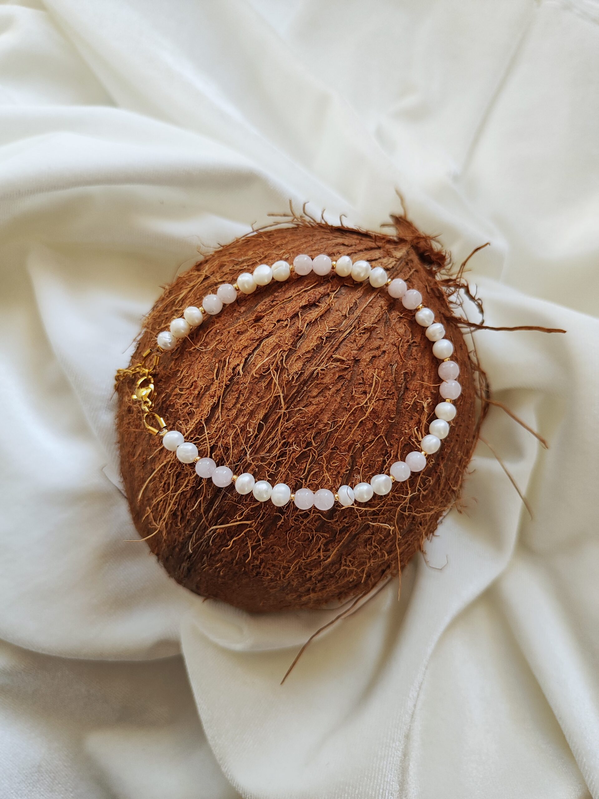 Stilinga upinių perlų ir rožinio kvarco apyrankė