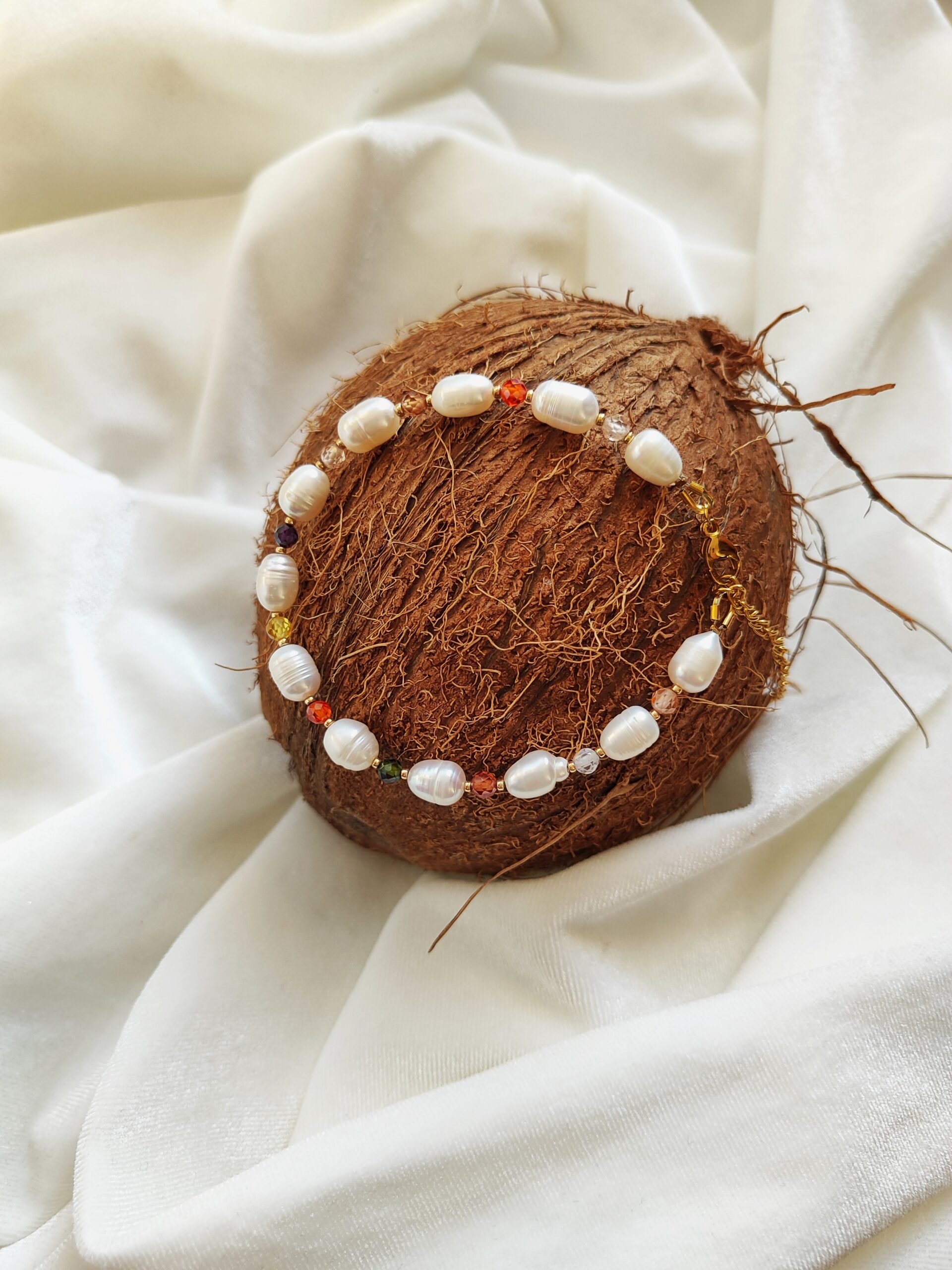 Upinių perlų ir cirkonio apyrankė