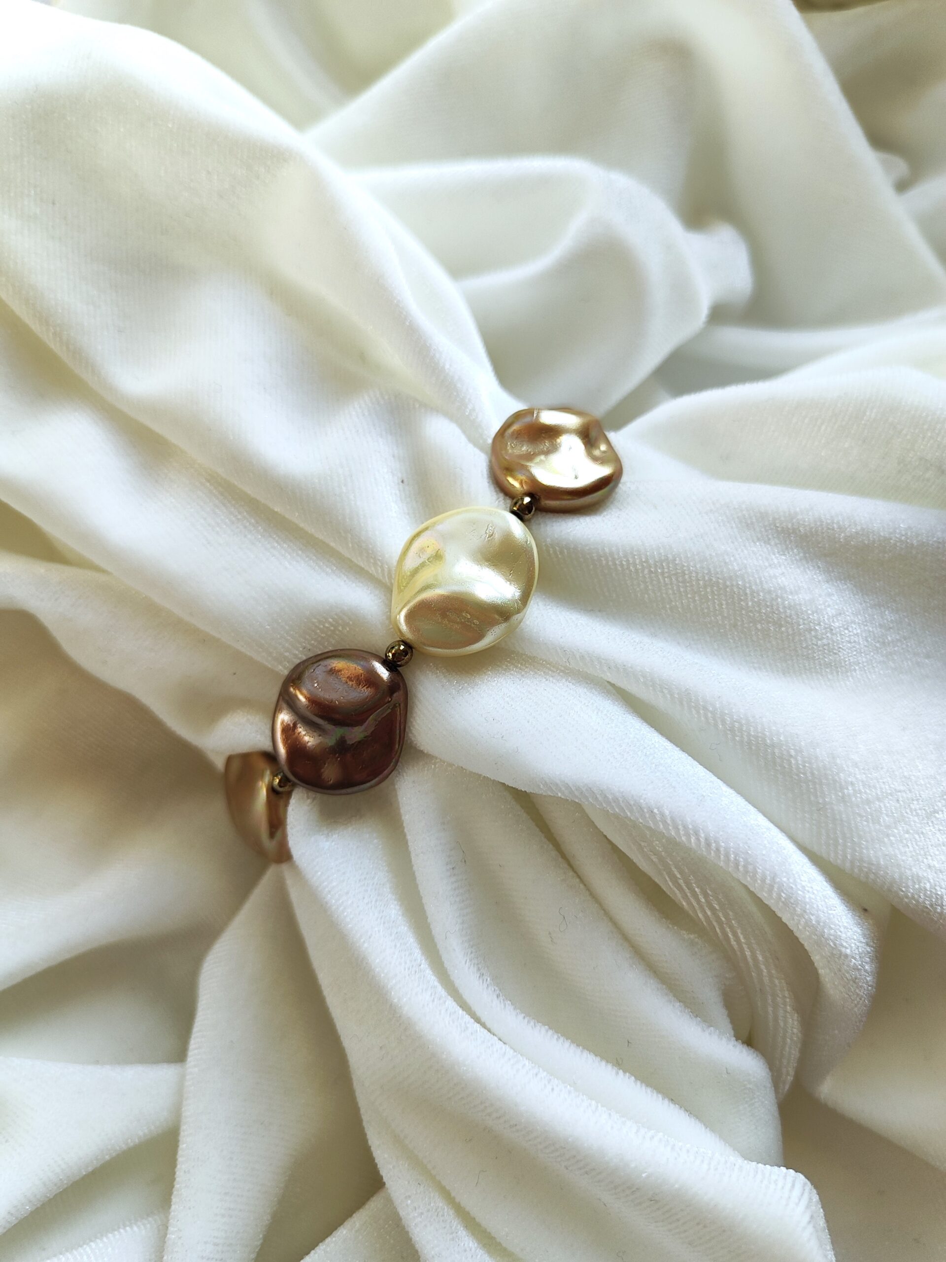 Prabangi perlų apyrankė