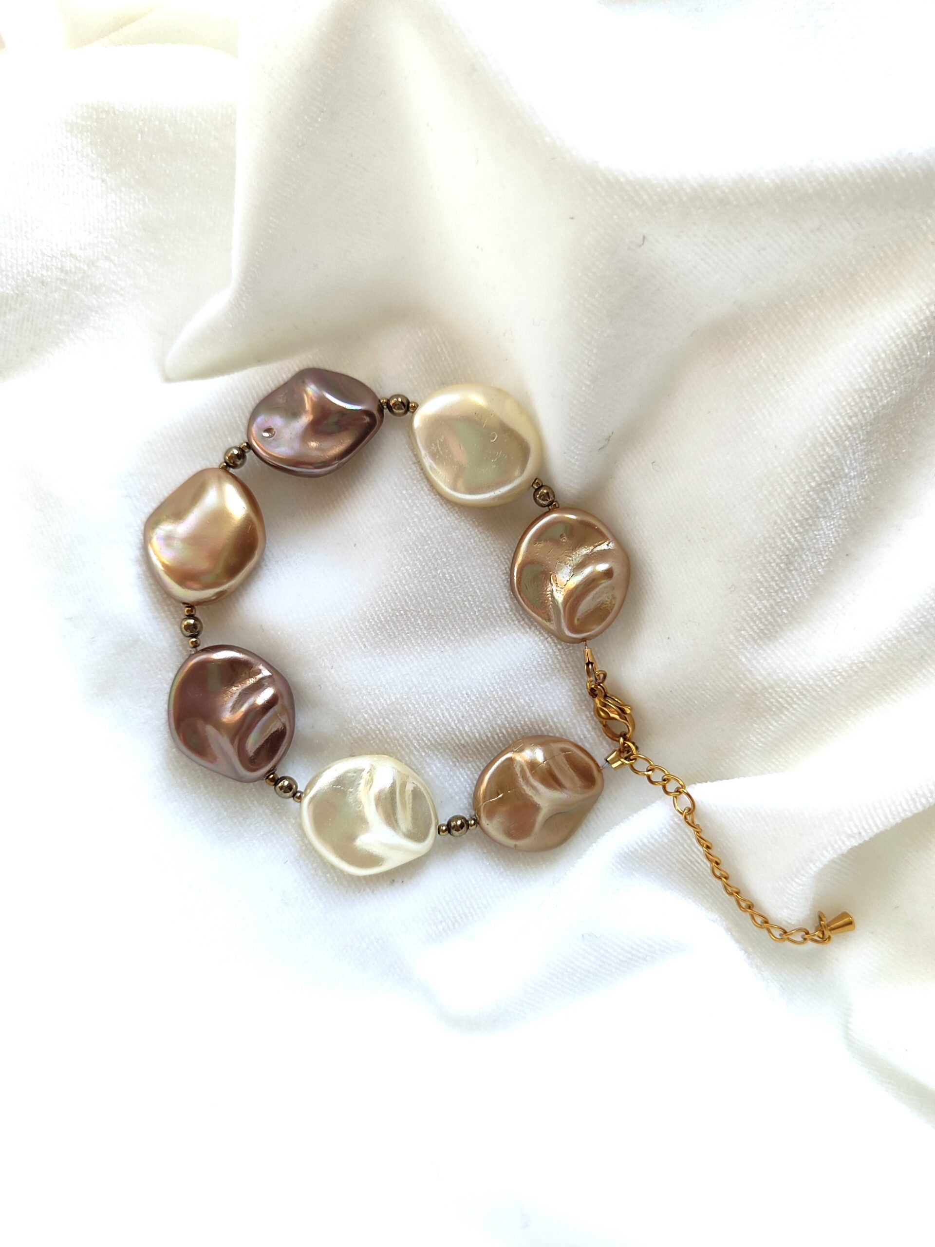 Prabangi perlų apyrankė