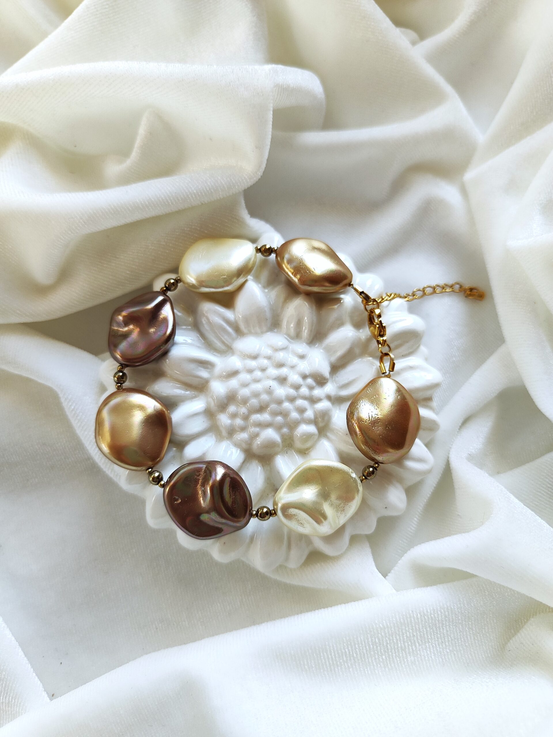 Prabangi perlų apyrankė