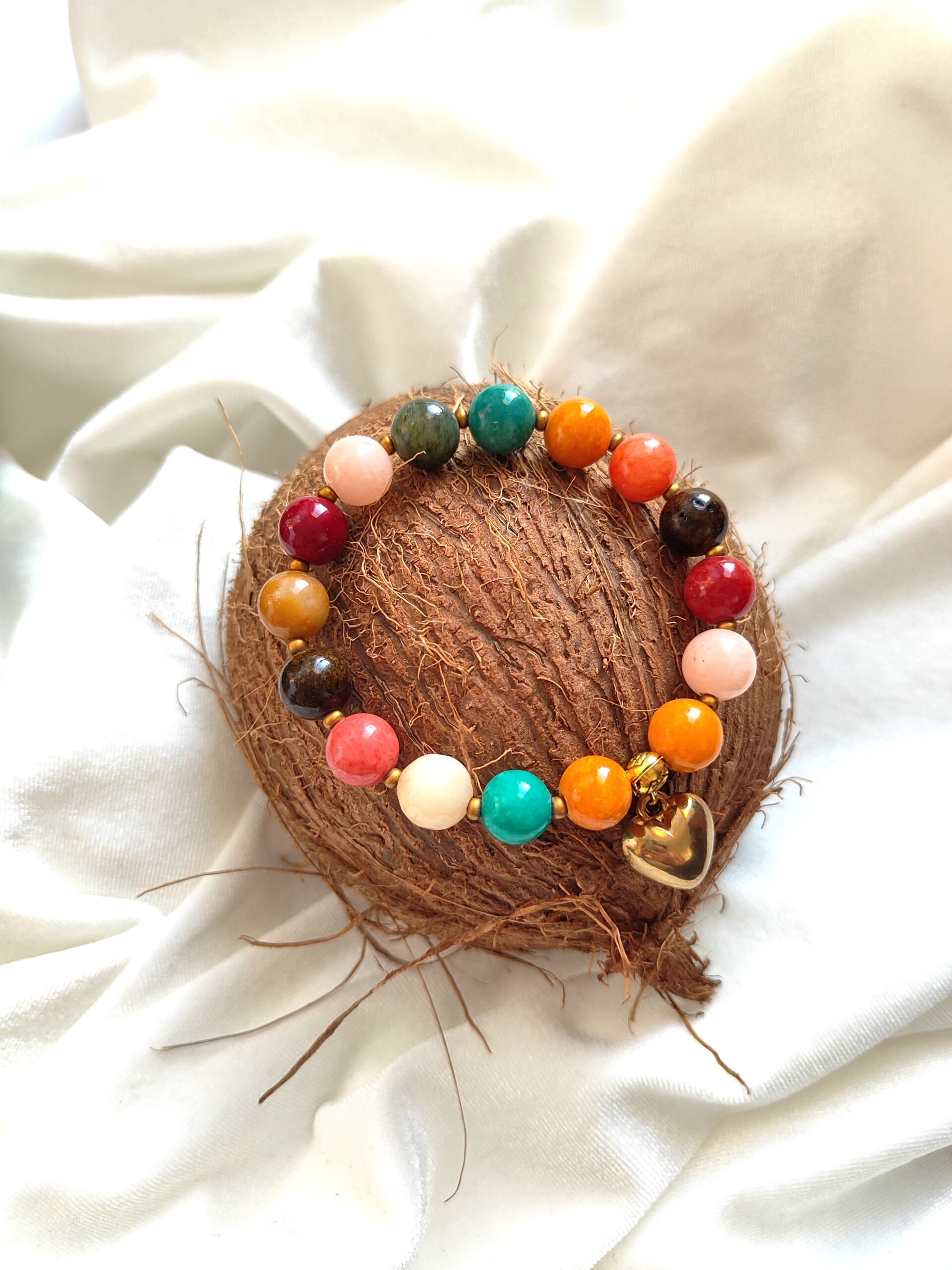 Spalvoto žadeito apyrankė su pakabuku