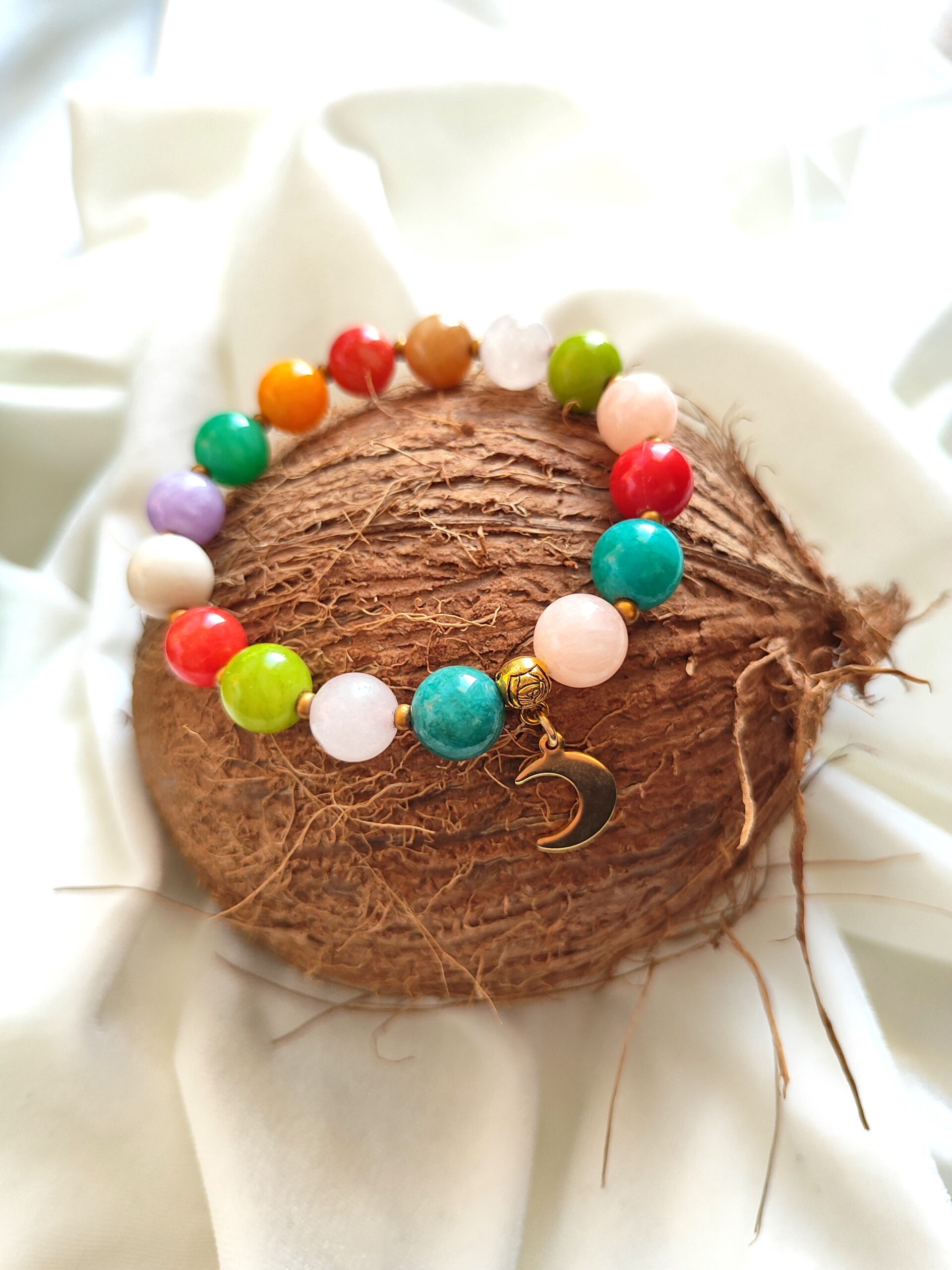 Spalvoto žadeito apyrankė su pakabuku