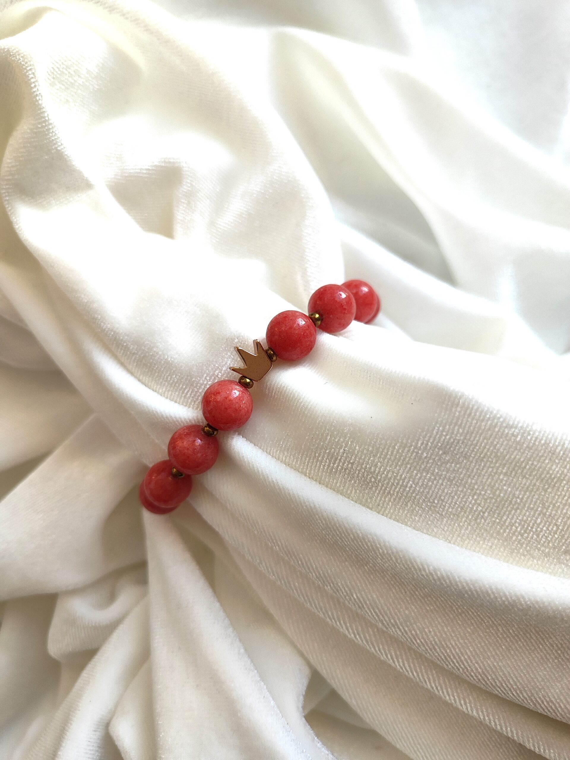 Žadeito apyrankė su karūna