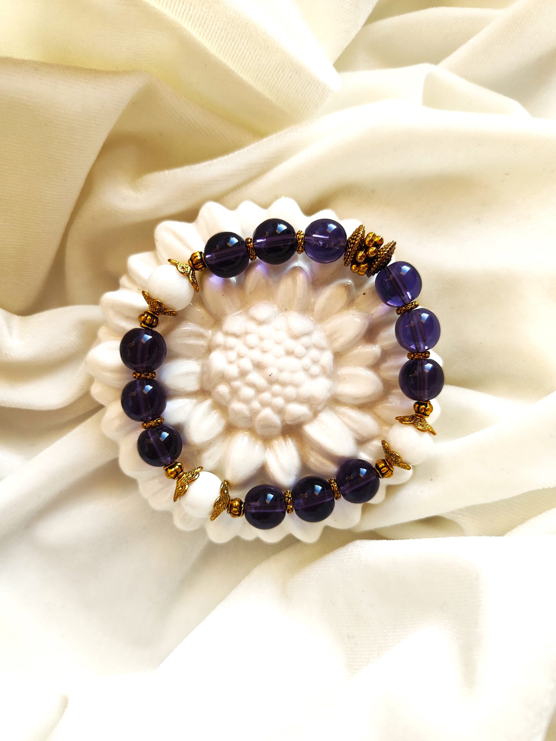 Violetinio spalvos apyrankė