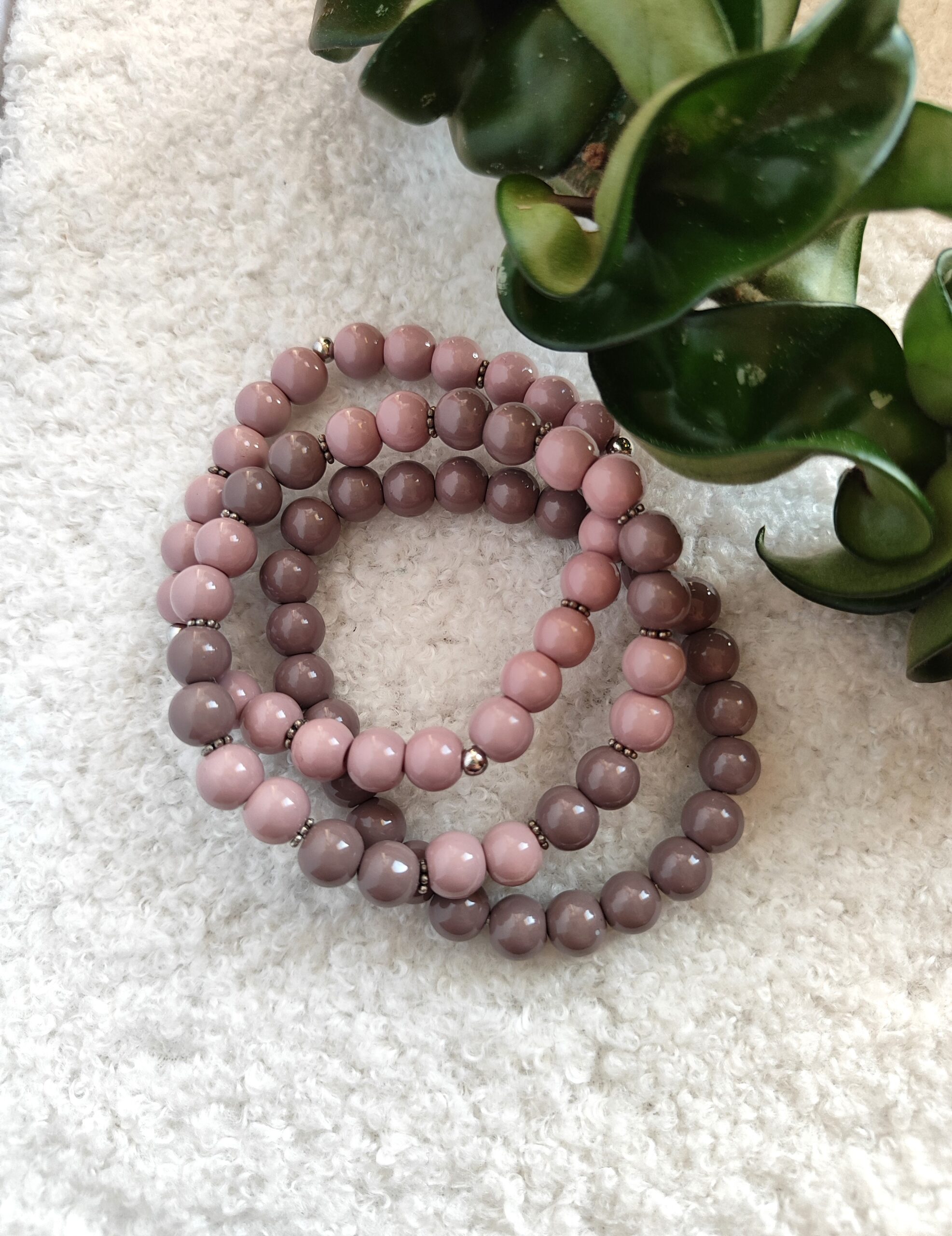 Trijų stiklo apyrankių komplektas