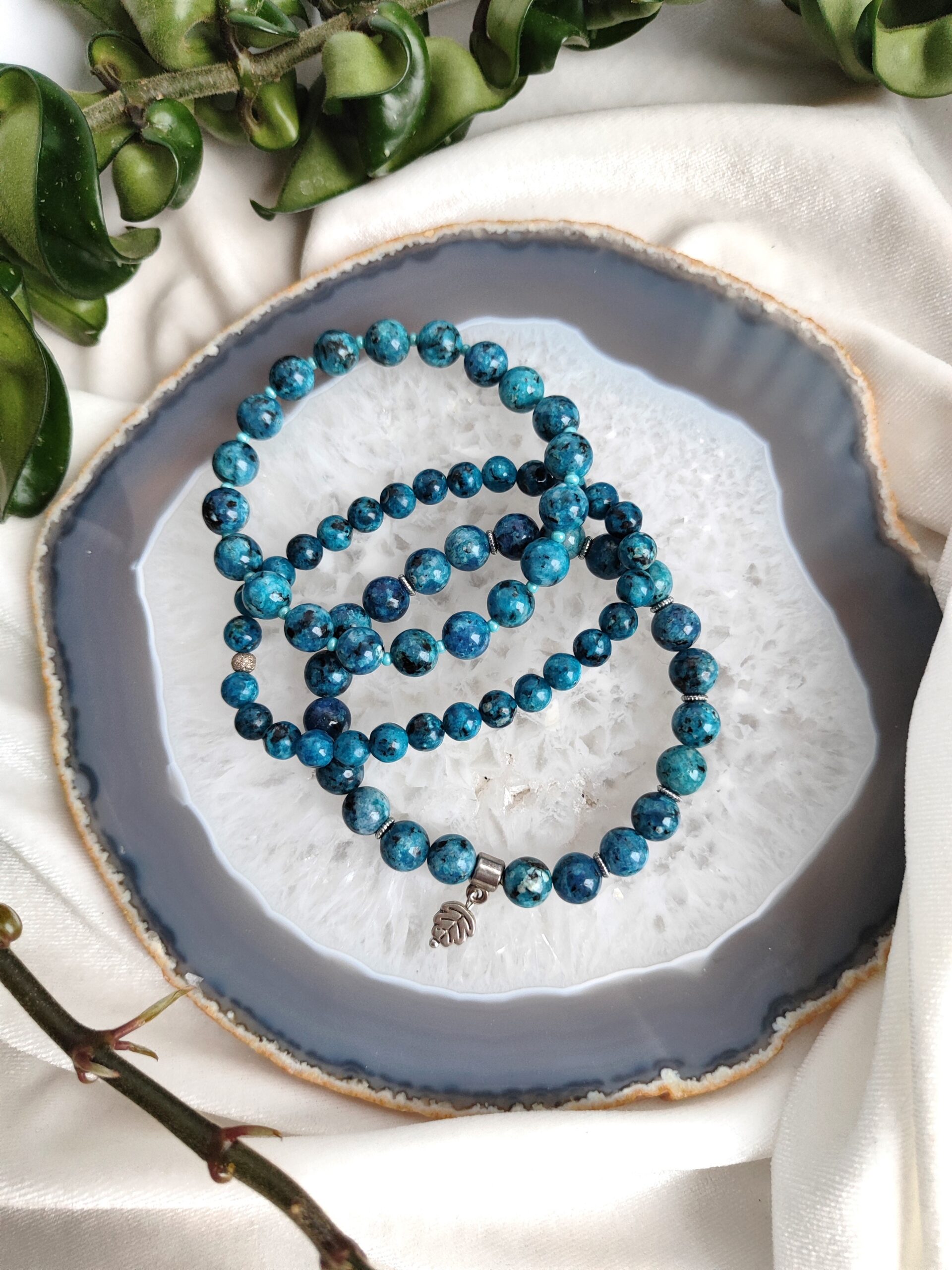 Mėlyno žadeito apyrankės