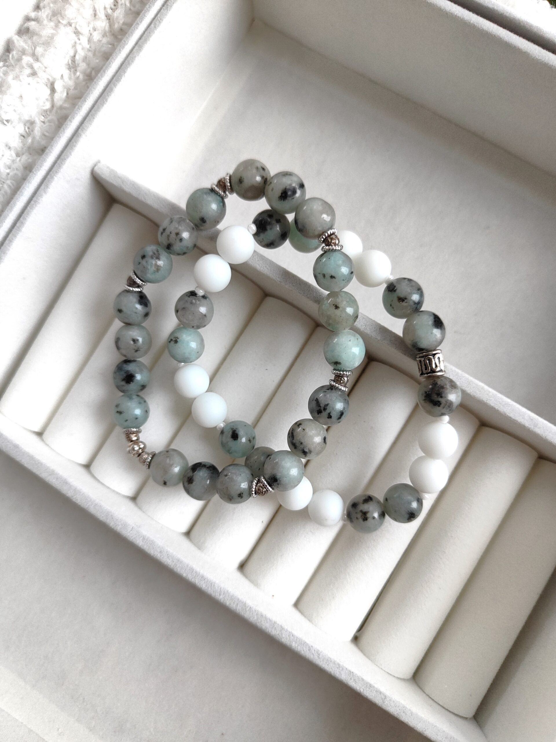 Žadeito ir onikso apyrankių komplektas