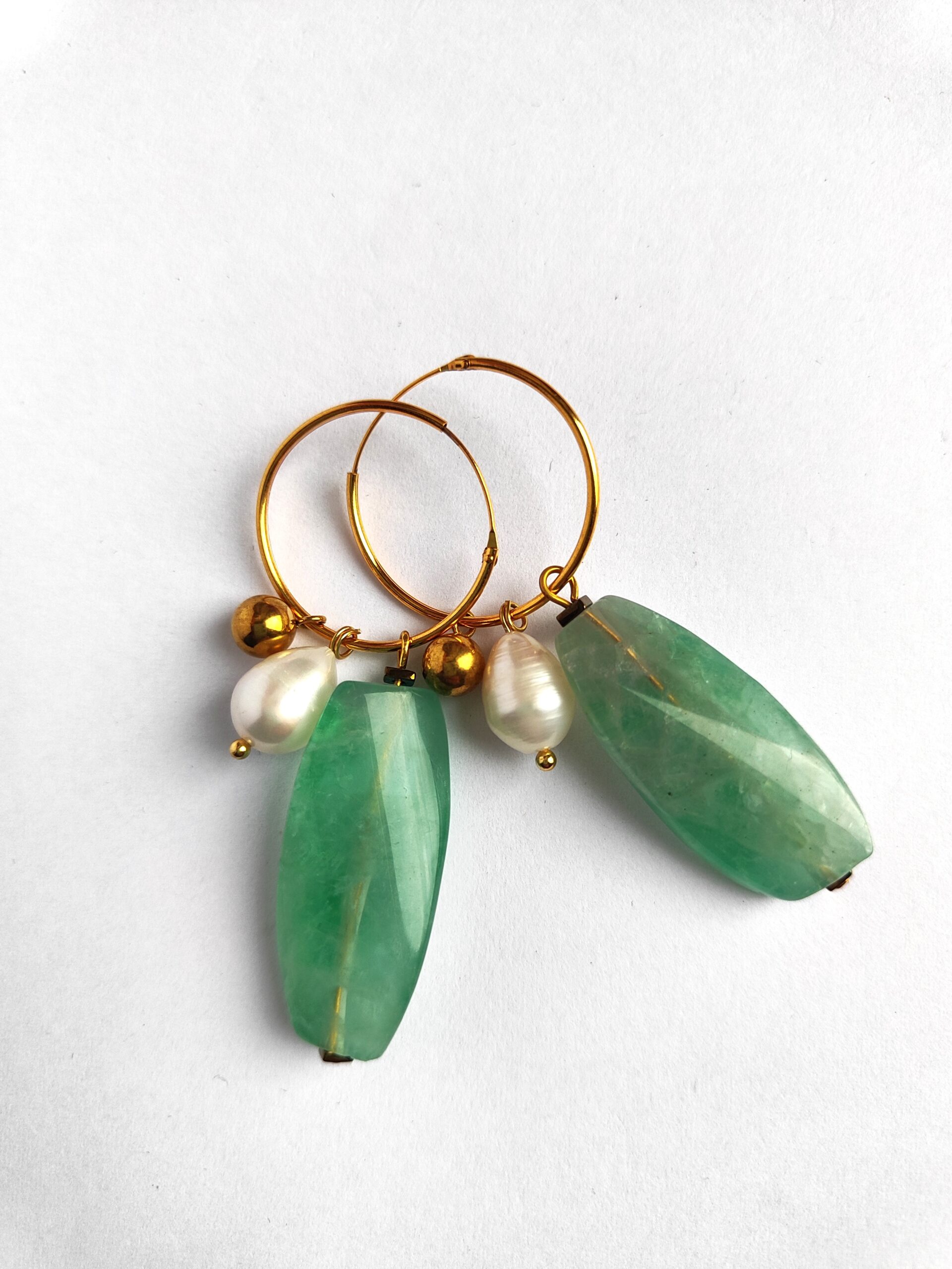 Stilingi natūralių akmenų auskarai