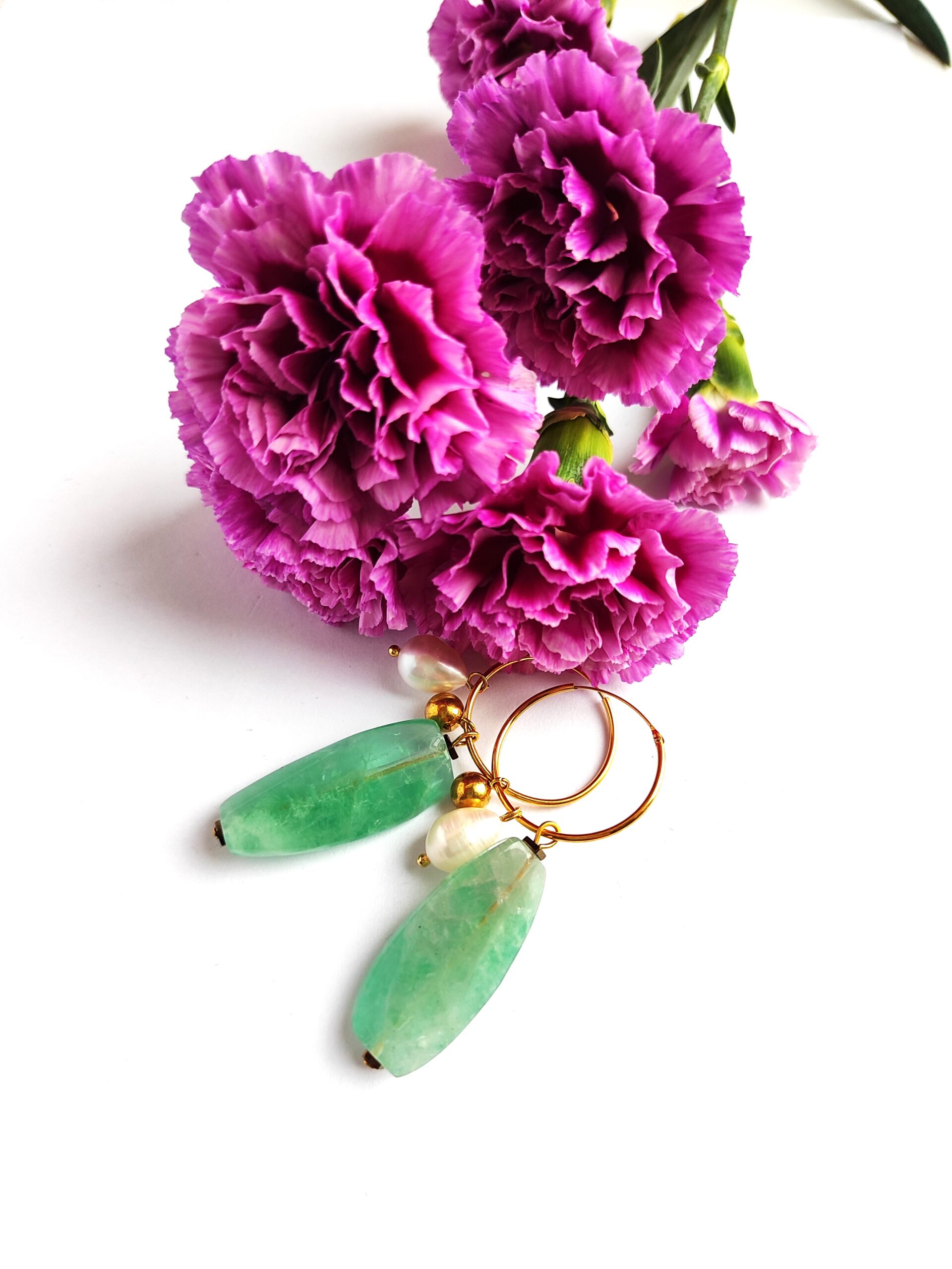 Stilingi natūralių akmenų auskarai