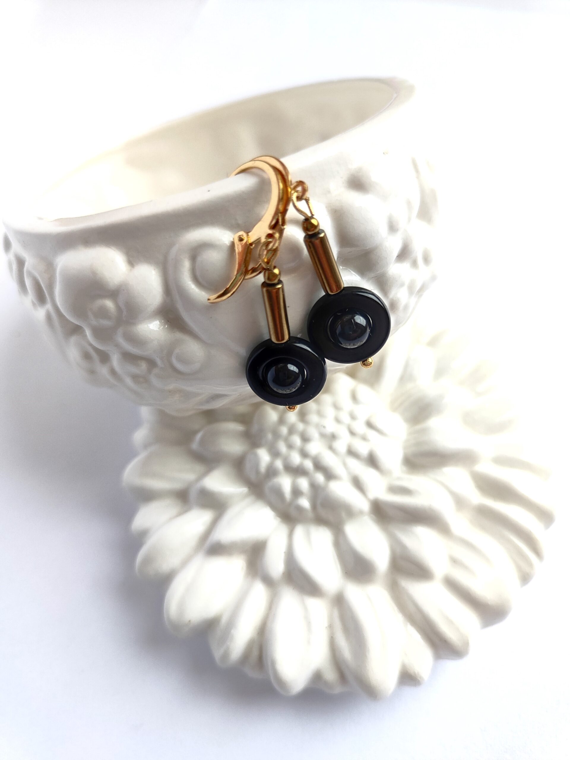 Stilingi auskarai su hematitu ir oniksu