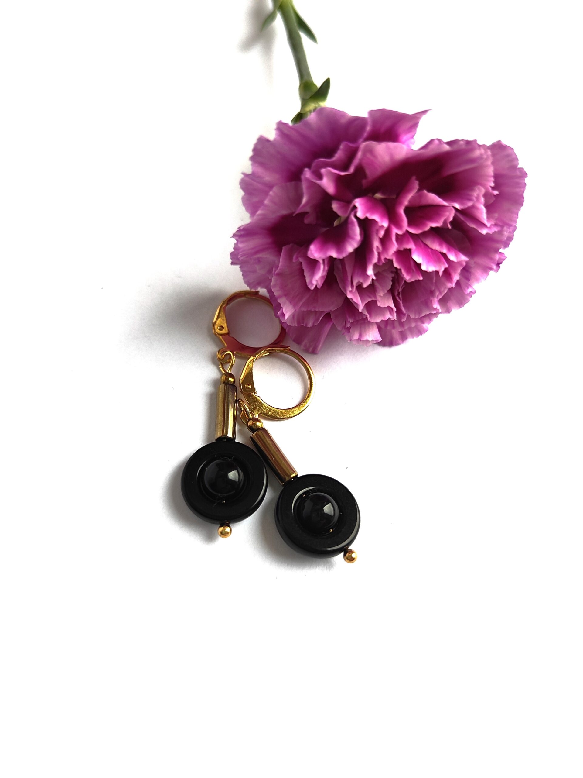 Stilingi auskarai su hematitu ir oniksu