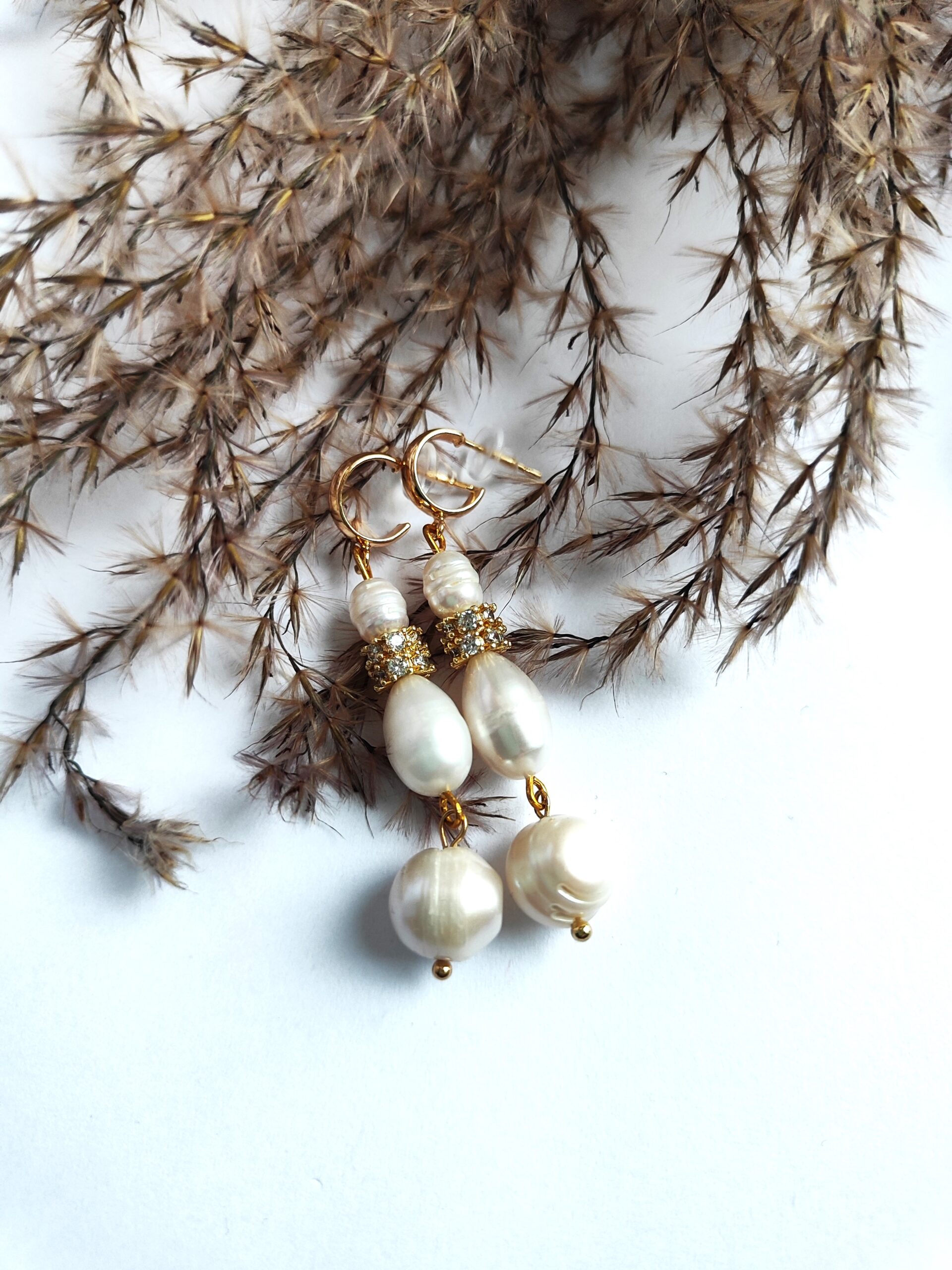 Prabangūs upinių perlų ir cirkonio auskarai