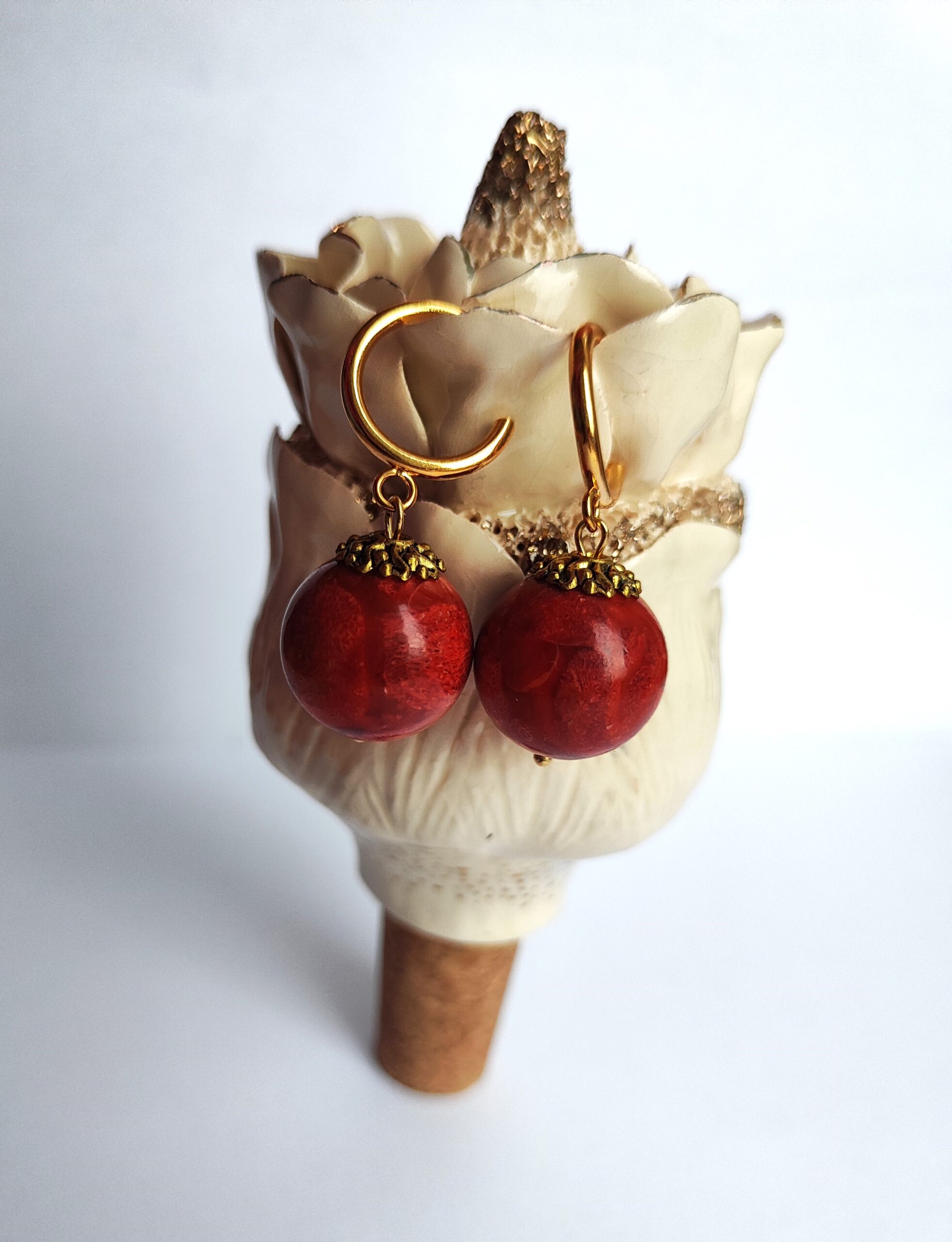 Raudono koralo auskarai