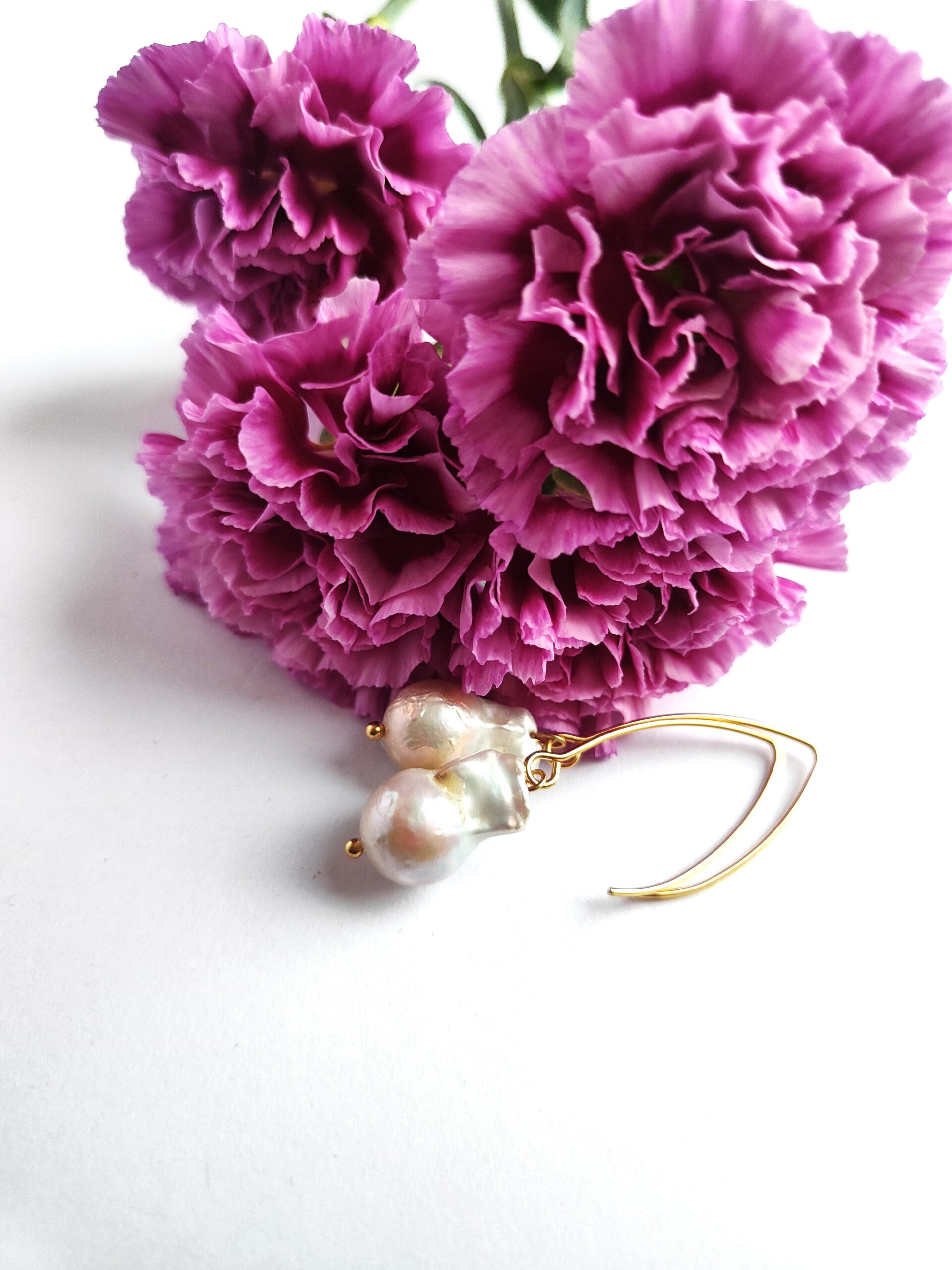 Netaisyklingo lašelio formos auskarai