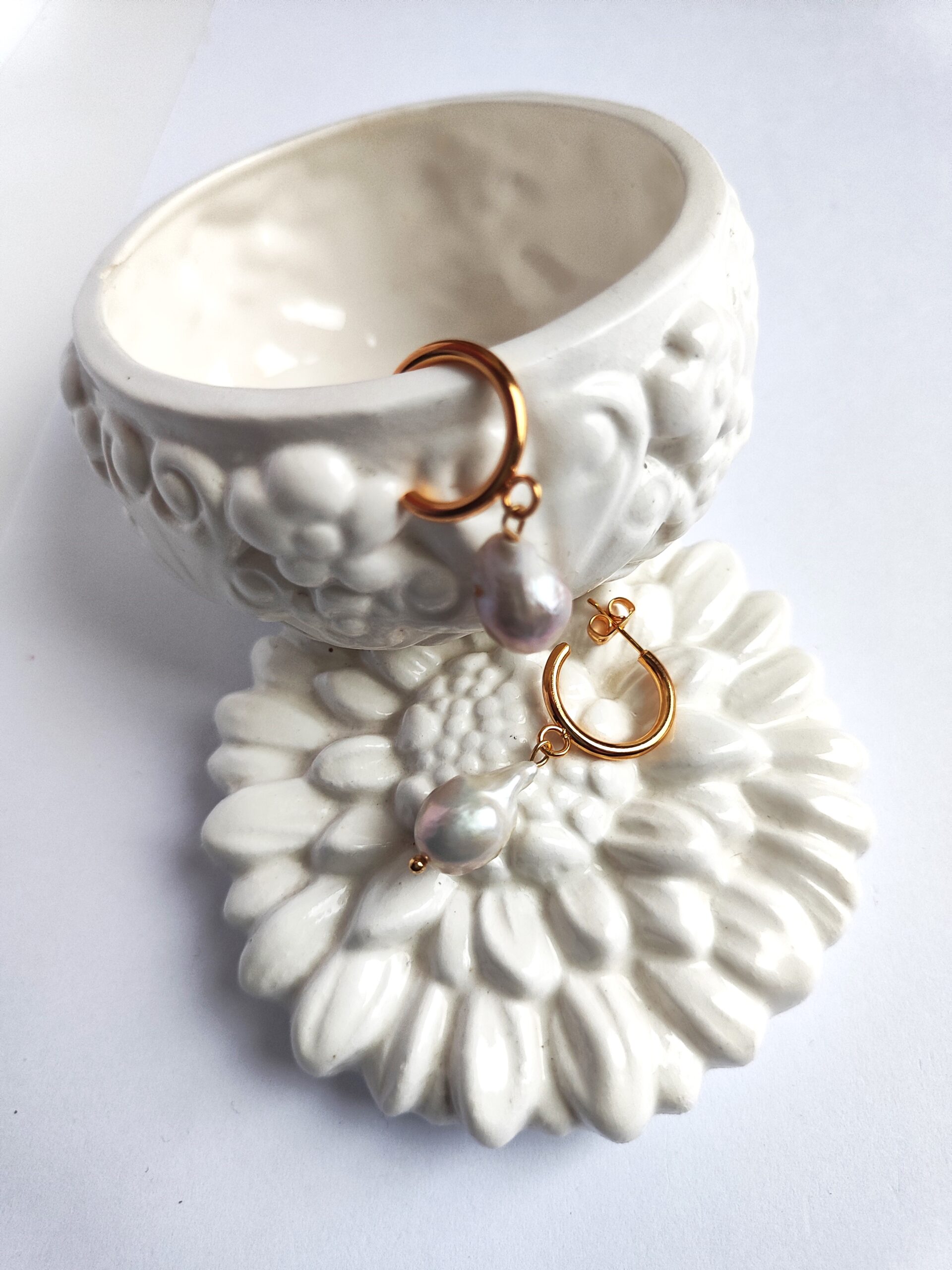 Netaisyklingo lašelio formos auskarai