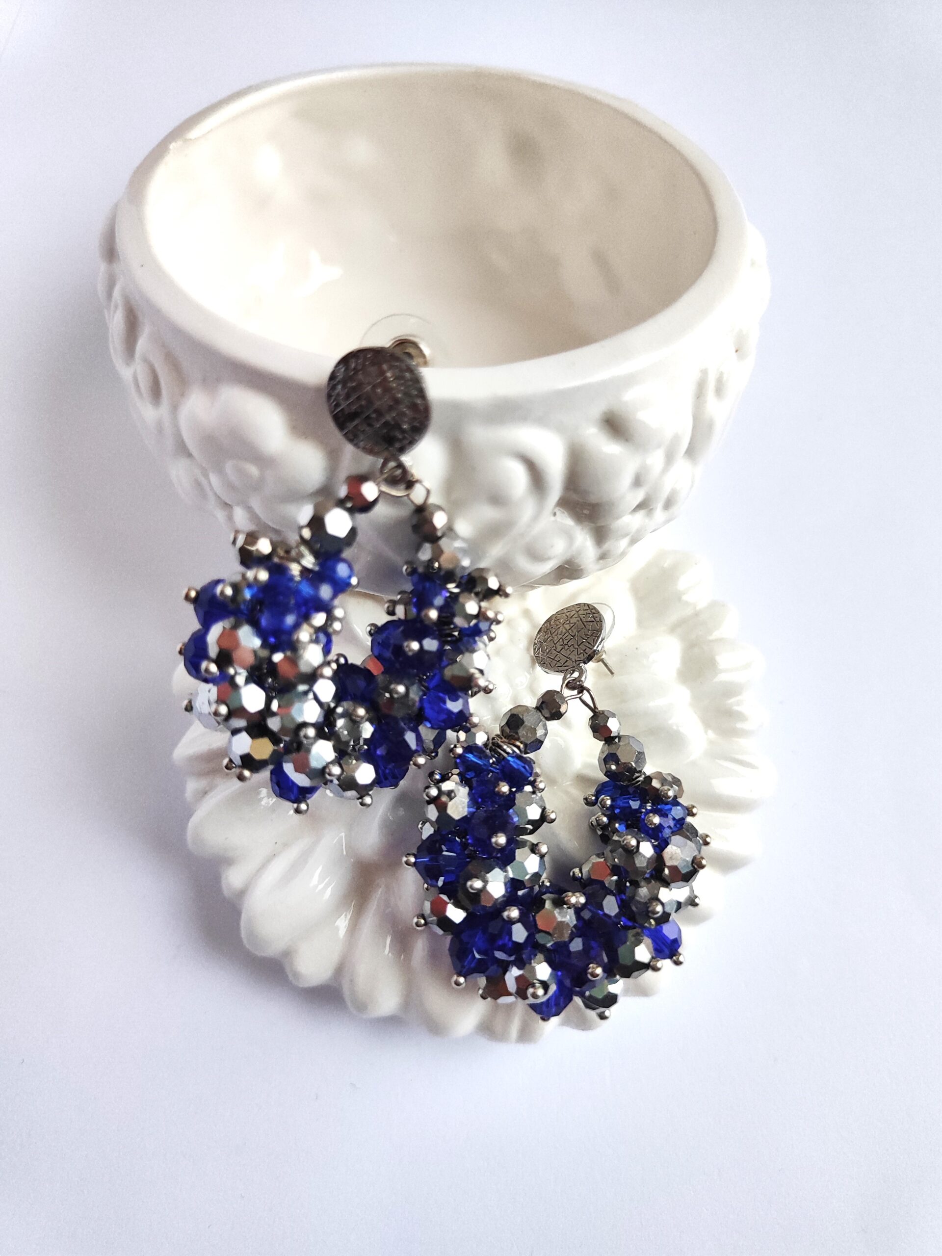 Puošnūs kristalų auskarai