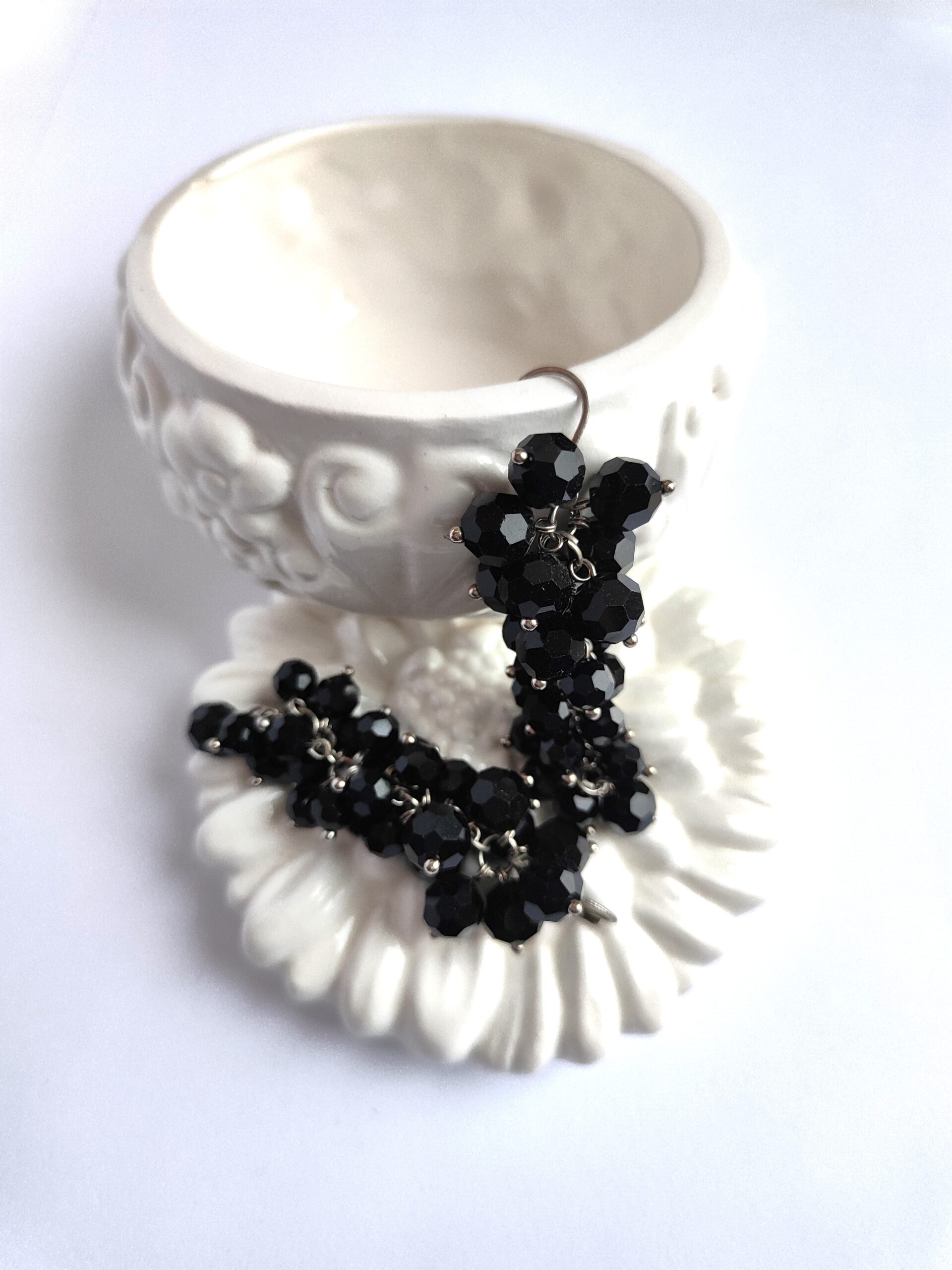 Juodų kristalų auskarai