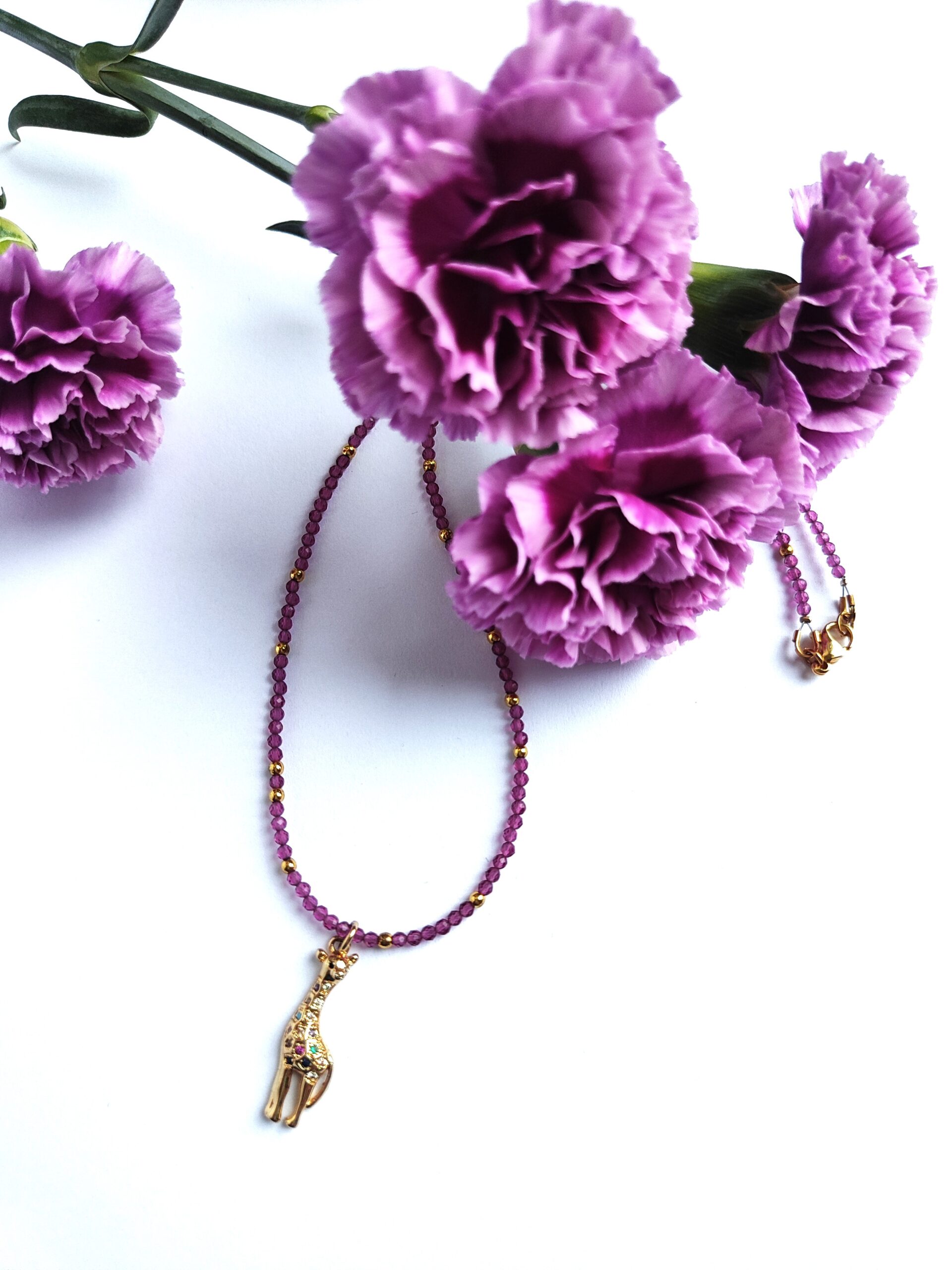 Mergaitiškas vėrinys