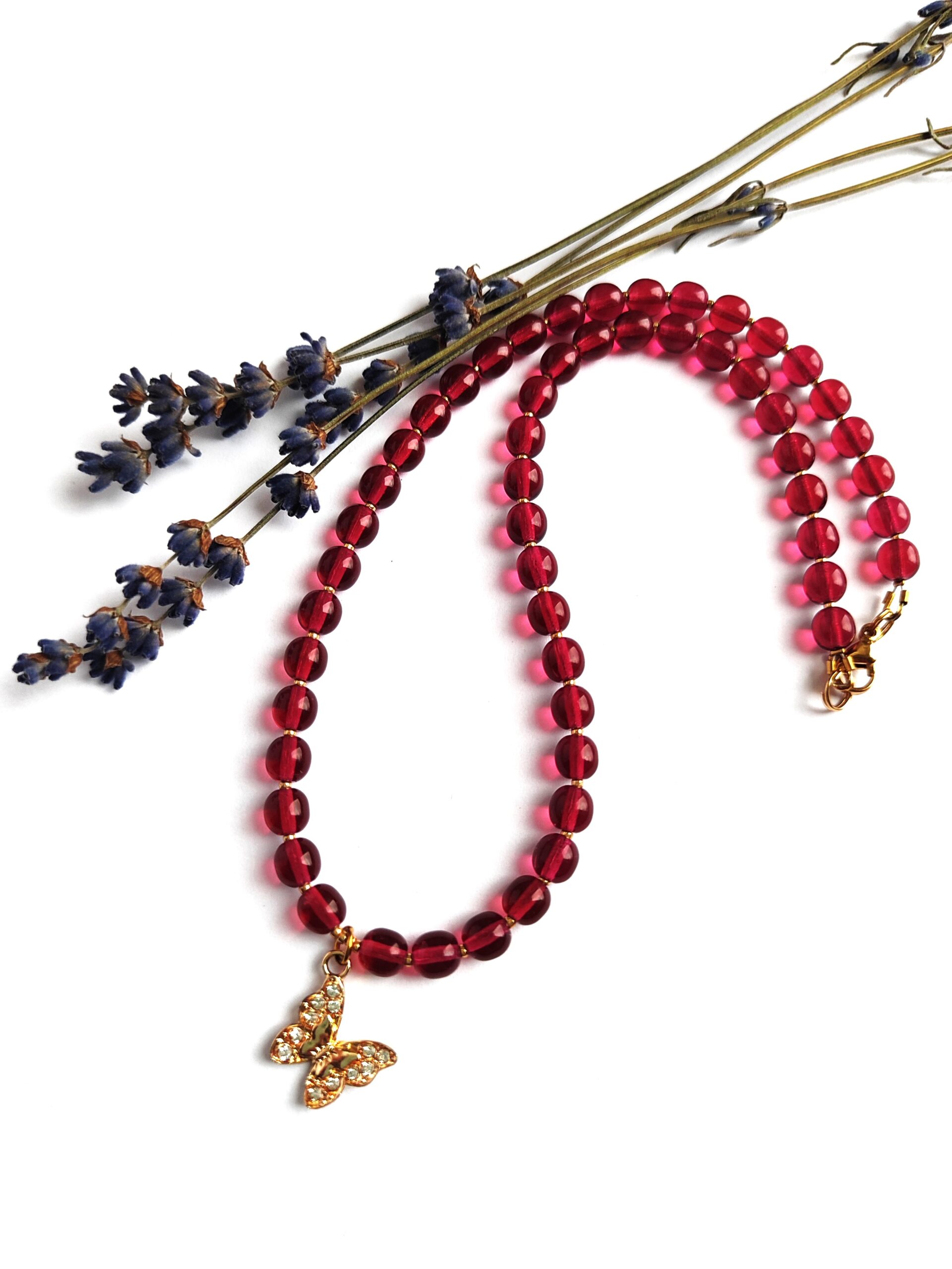 Mergaitiškas vėrinys