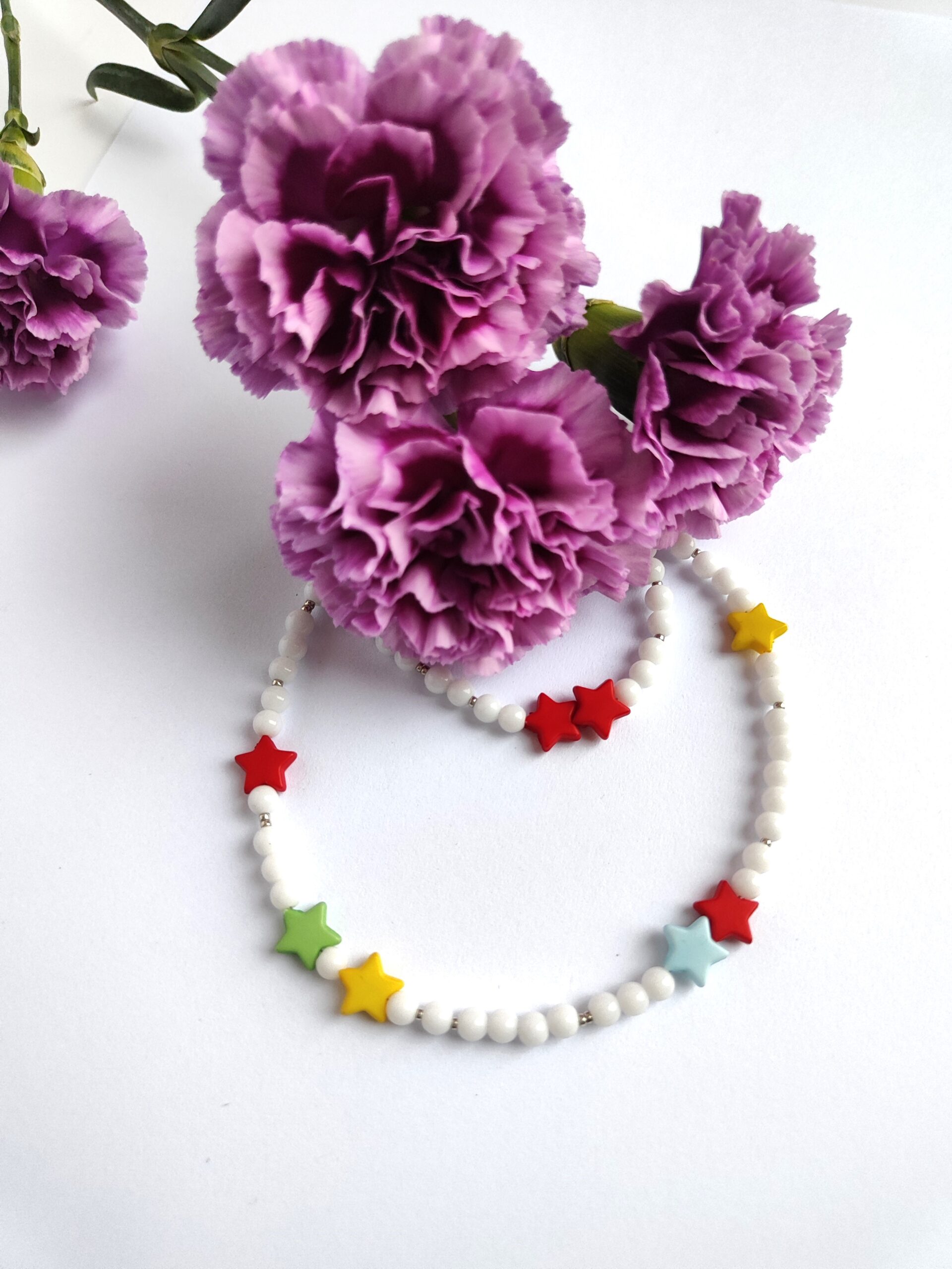 Mergaitiškas vėrinys